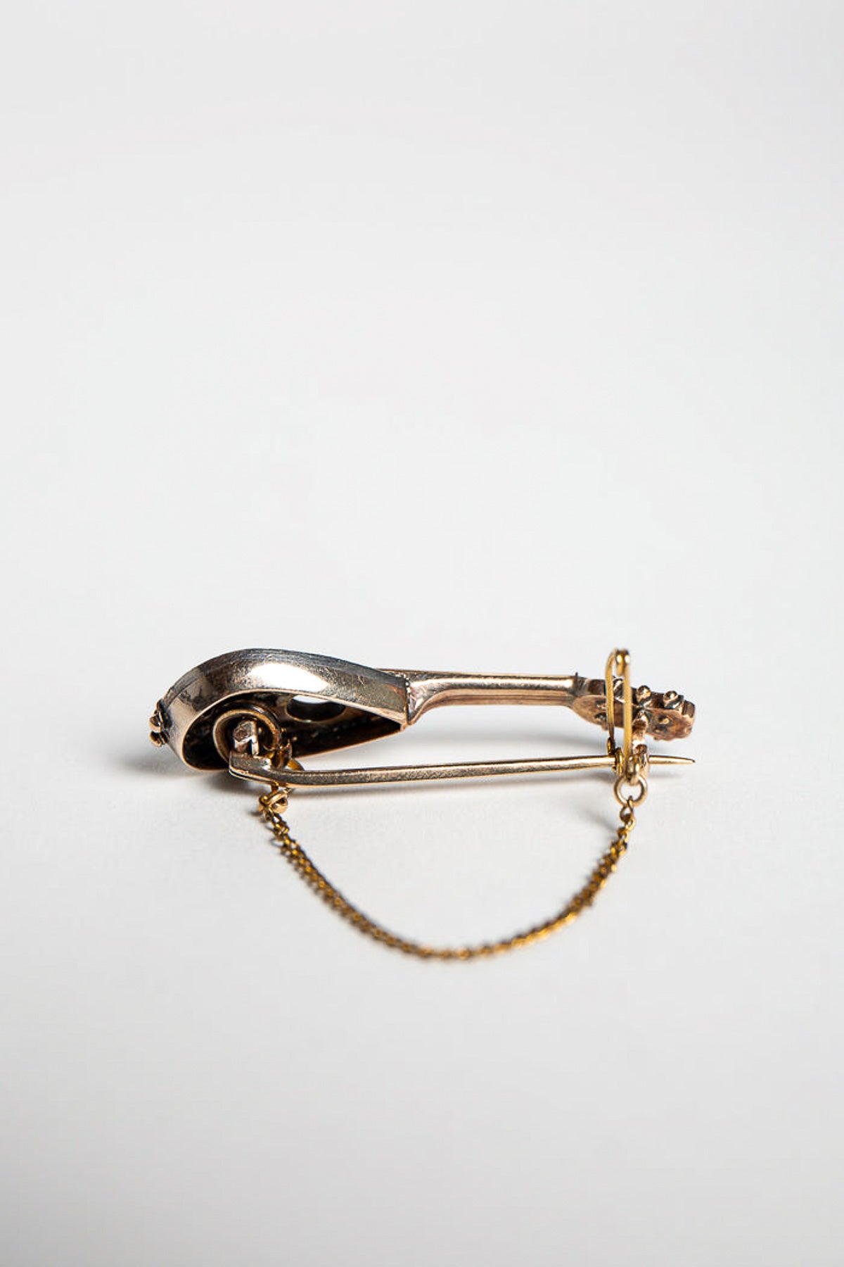MAXFIELD PRIVATE COLLECTION | VINTAGE MANDOLIN BROOCH