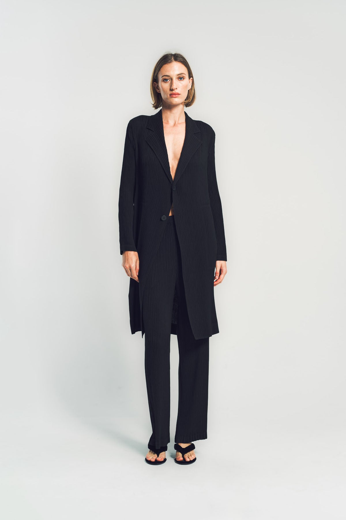 ISSEY MIYAKE | HATCHING PLEATED COAT