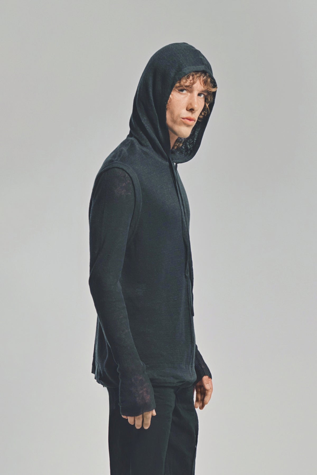 LARS ANDERSSON | SLEEVELESS HOODIE