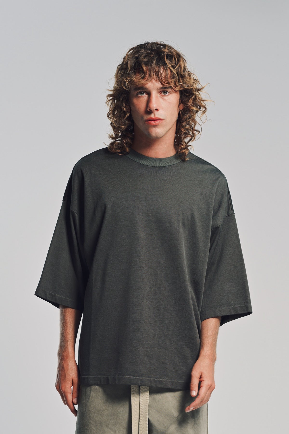 FEAR OF GOD | RELAXED SHORT SLEEVE T-SHIRT