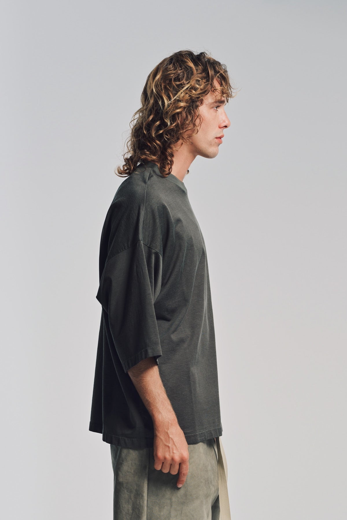 FEAR OF GOD | RELAXED SHORT SLEEVE T-SHIRT