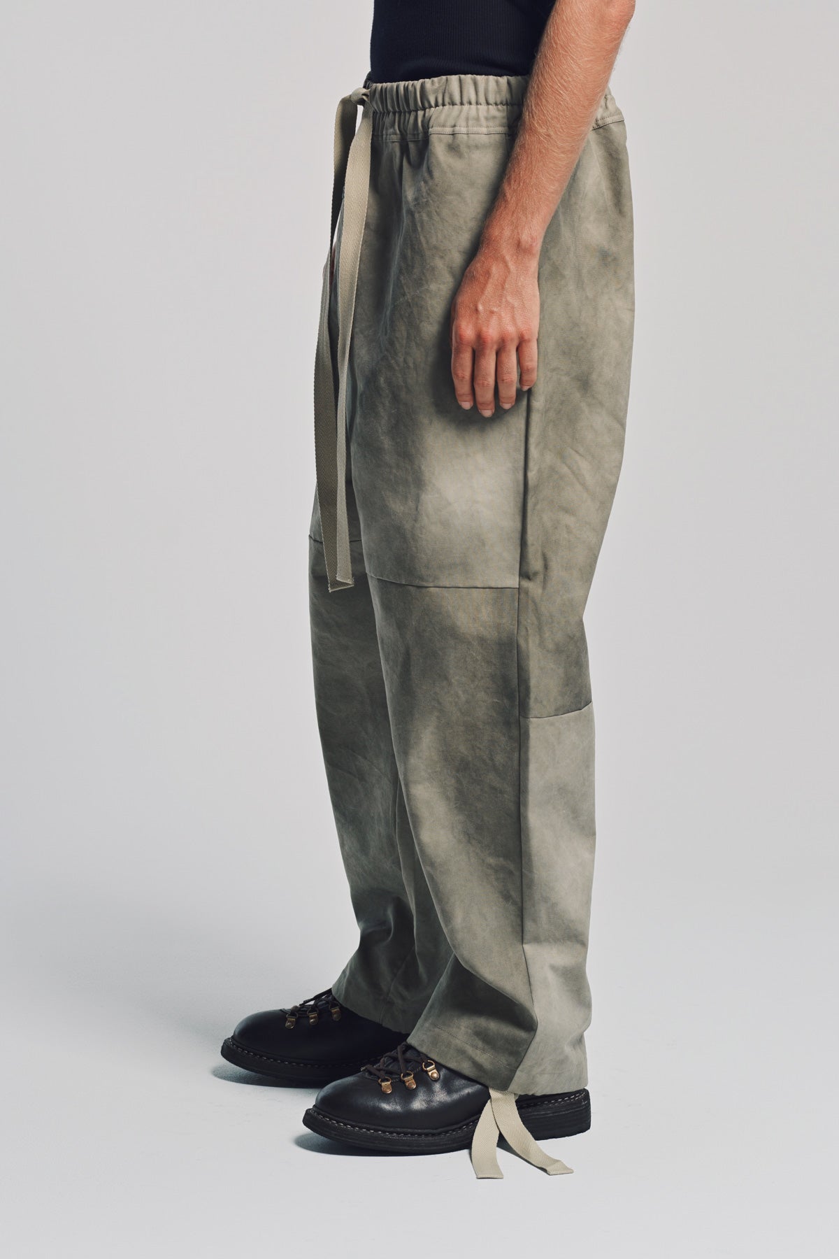 NIKE Fear of God コラボ サルエルパンツ 黒と白 ストライプ fear of god サルエルパンツ！ NIKE Fear of God コラボ サルエル