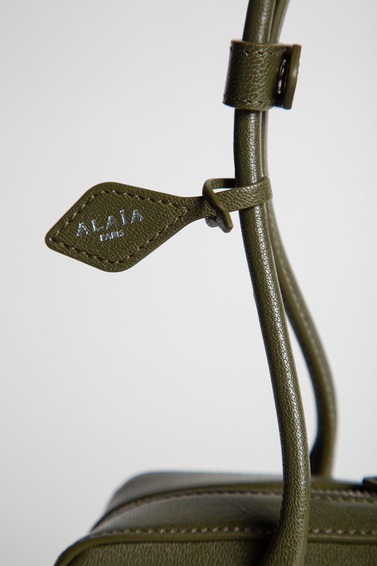 ALAÏA | LE TECKEL MEDIUM BAG IN GOATSKIN