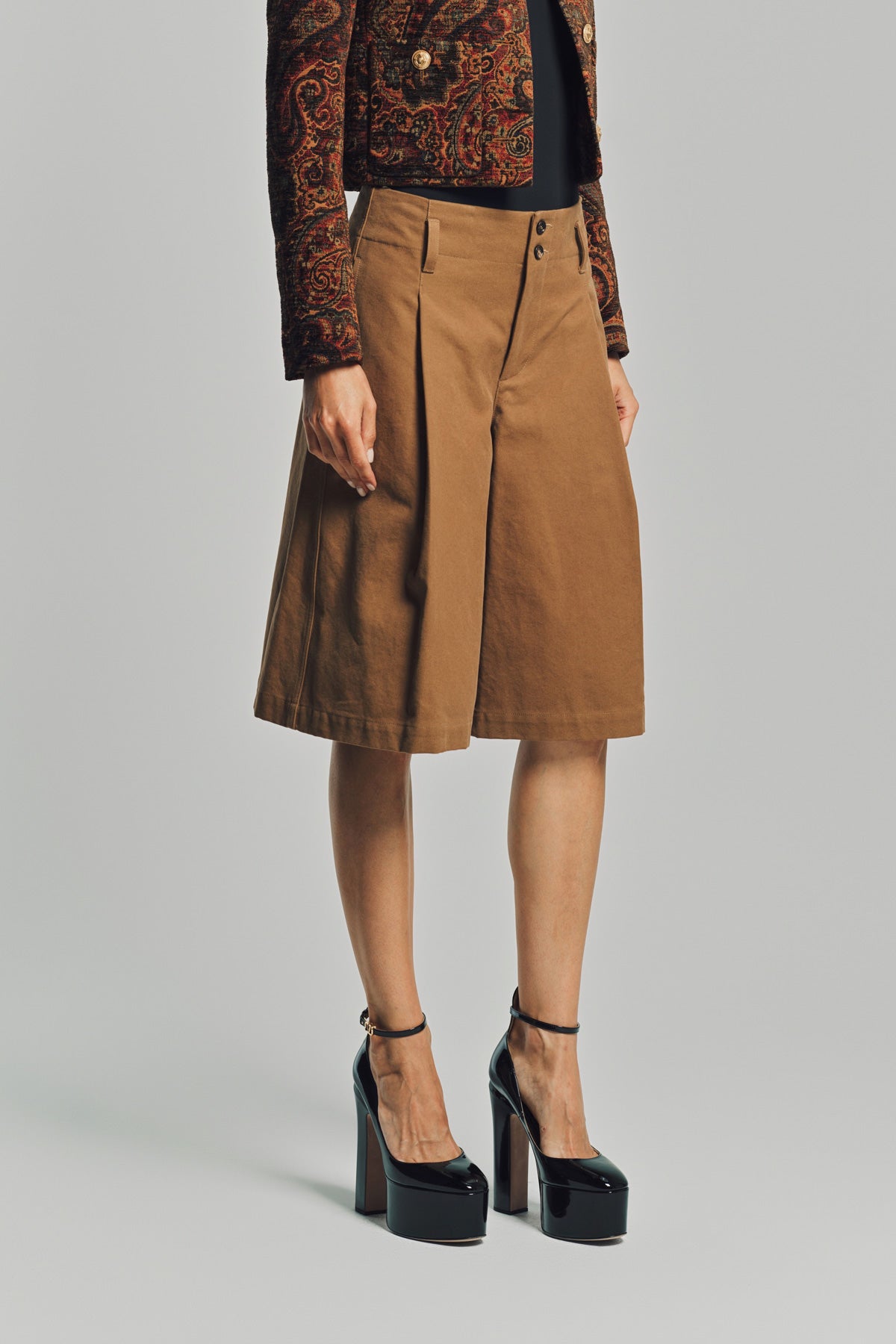CHLOÉ | HIGH-RISE WIDE-LEG BERMUDA SHORTS