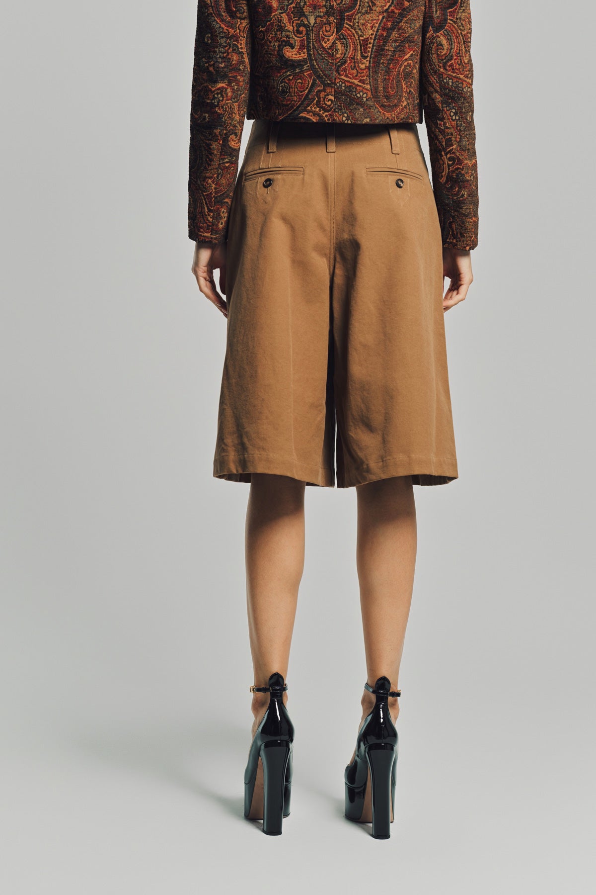 CHLOÉ | HIGH-RISE WIDE-LEG BERMUDA SHORTS