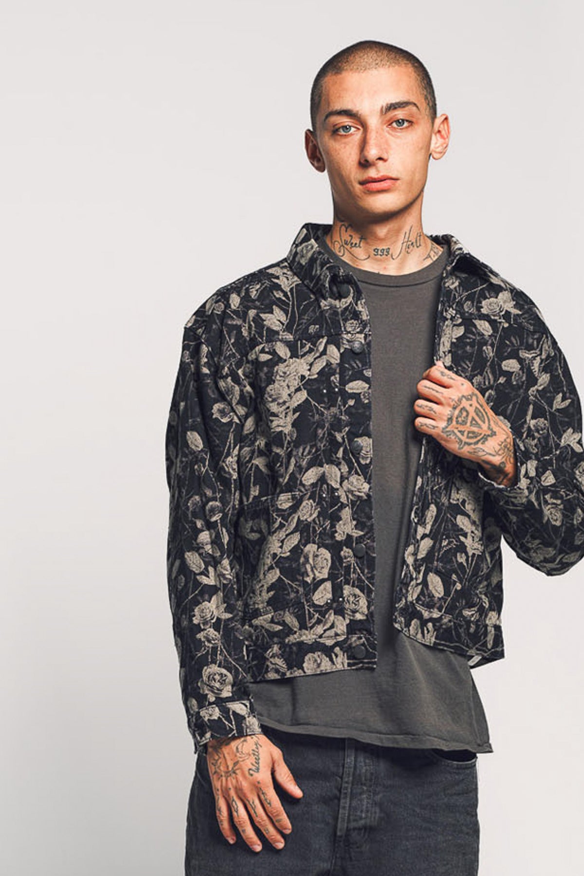 NEEDLES | ROSE PRINT DENIM JACKET