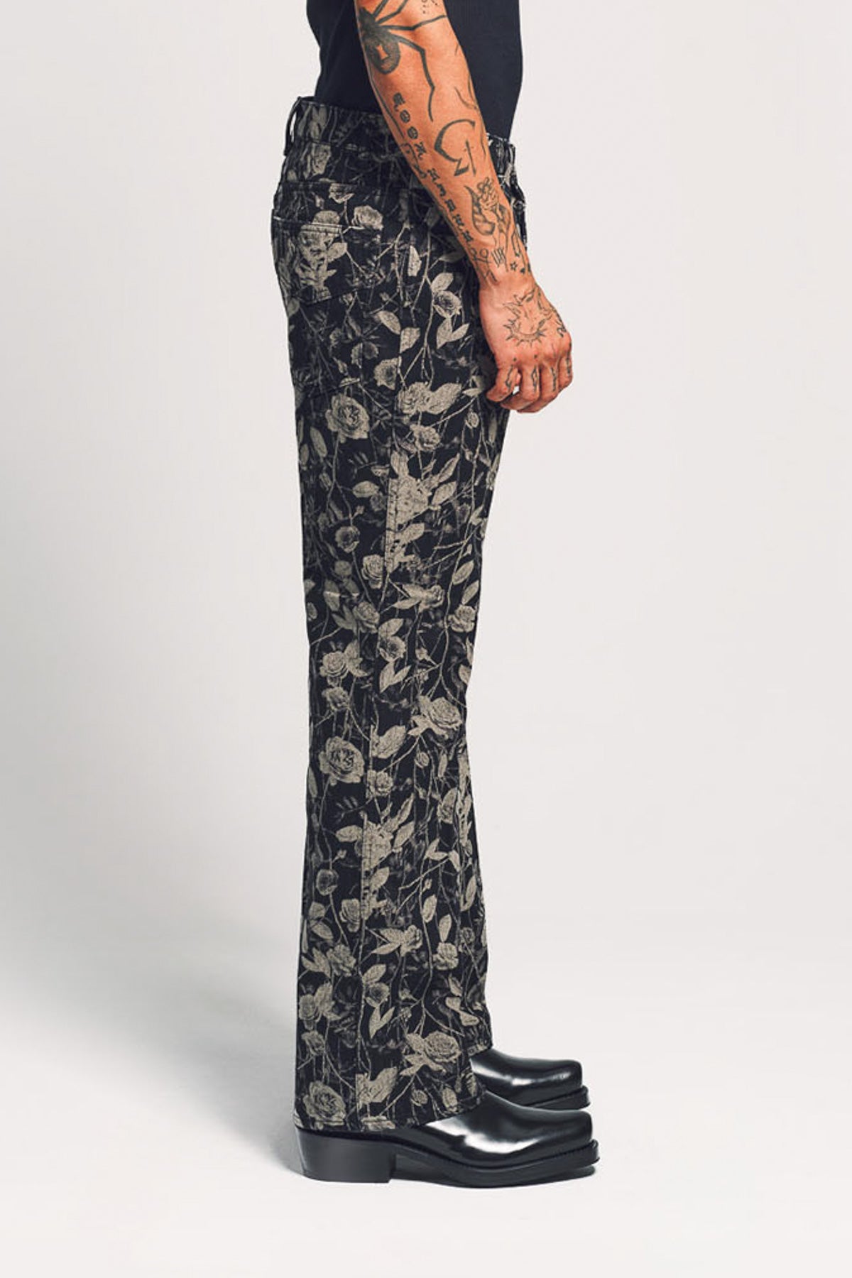 NEEDLES | ROSE PRINT BOOT-CUT JEANS