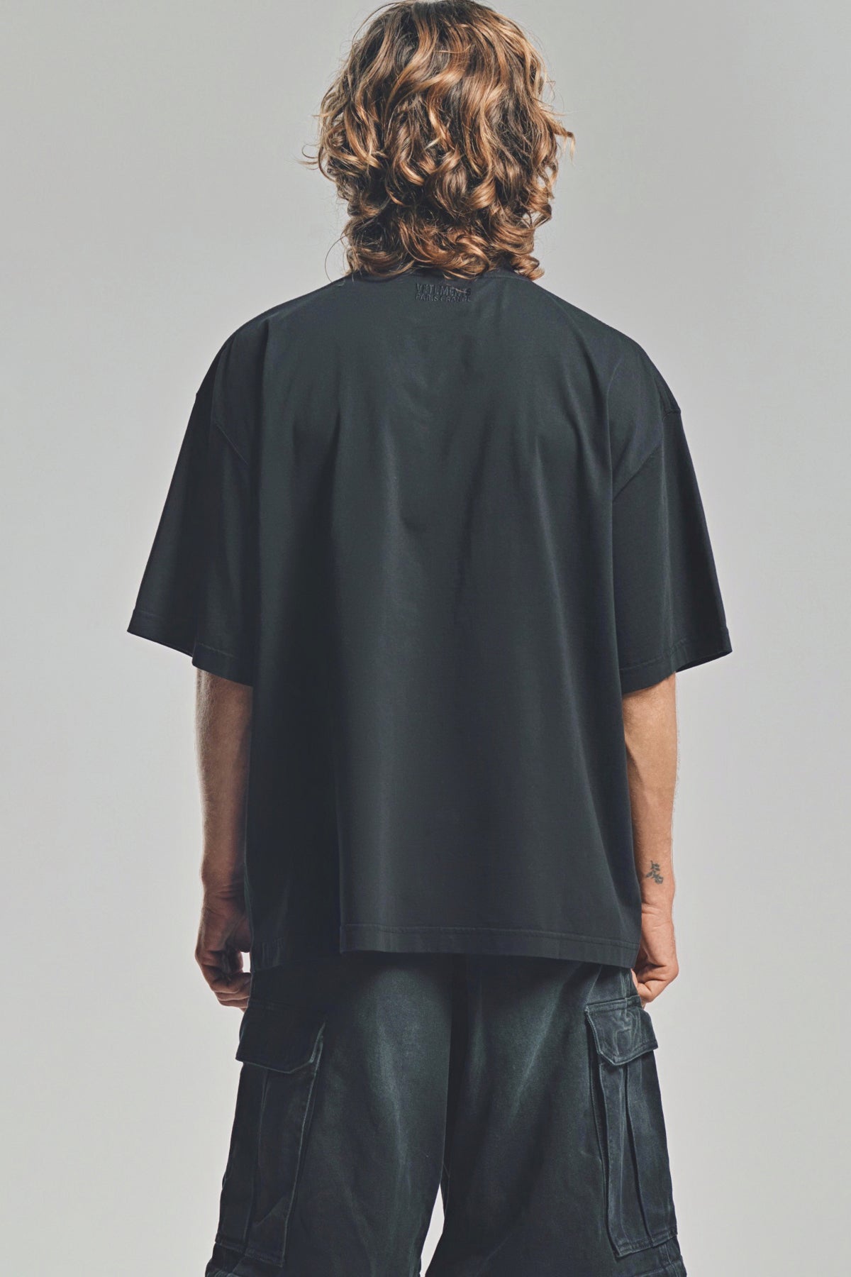 VETEMENTS | 'A NIGHT IN PARIS' OVERSIZED TEE