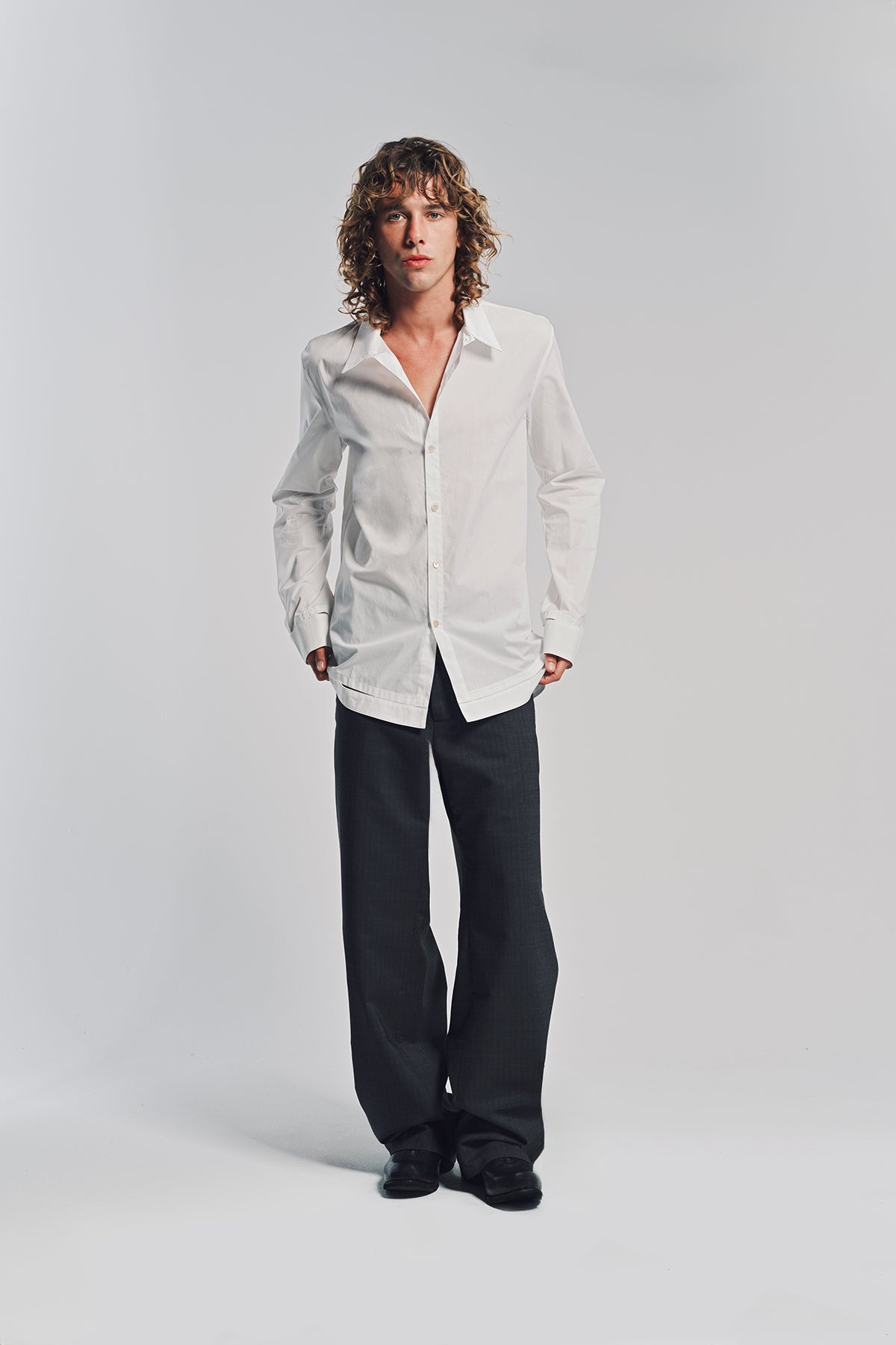 K'ANG | BUCKLE BACK PLEATED TROUSERS