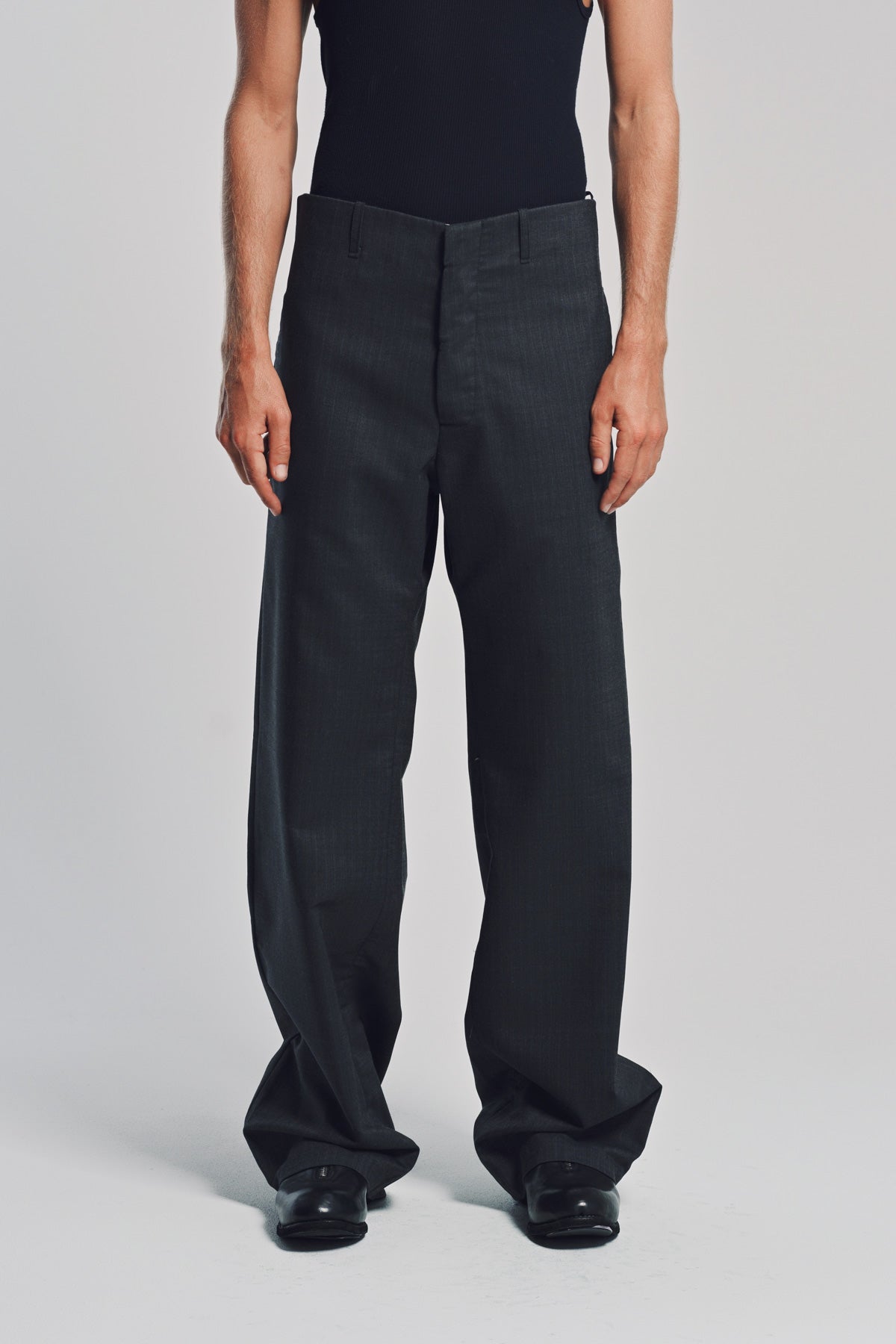 K'ANG | BUCKLE BACK PLEATED TROUSERS