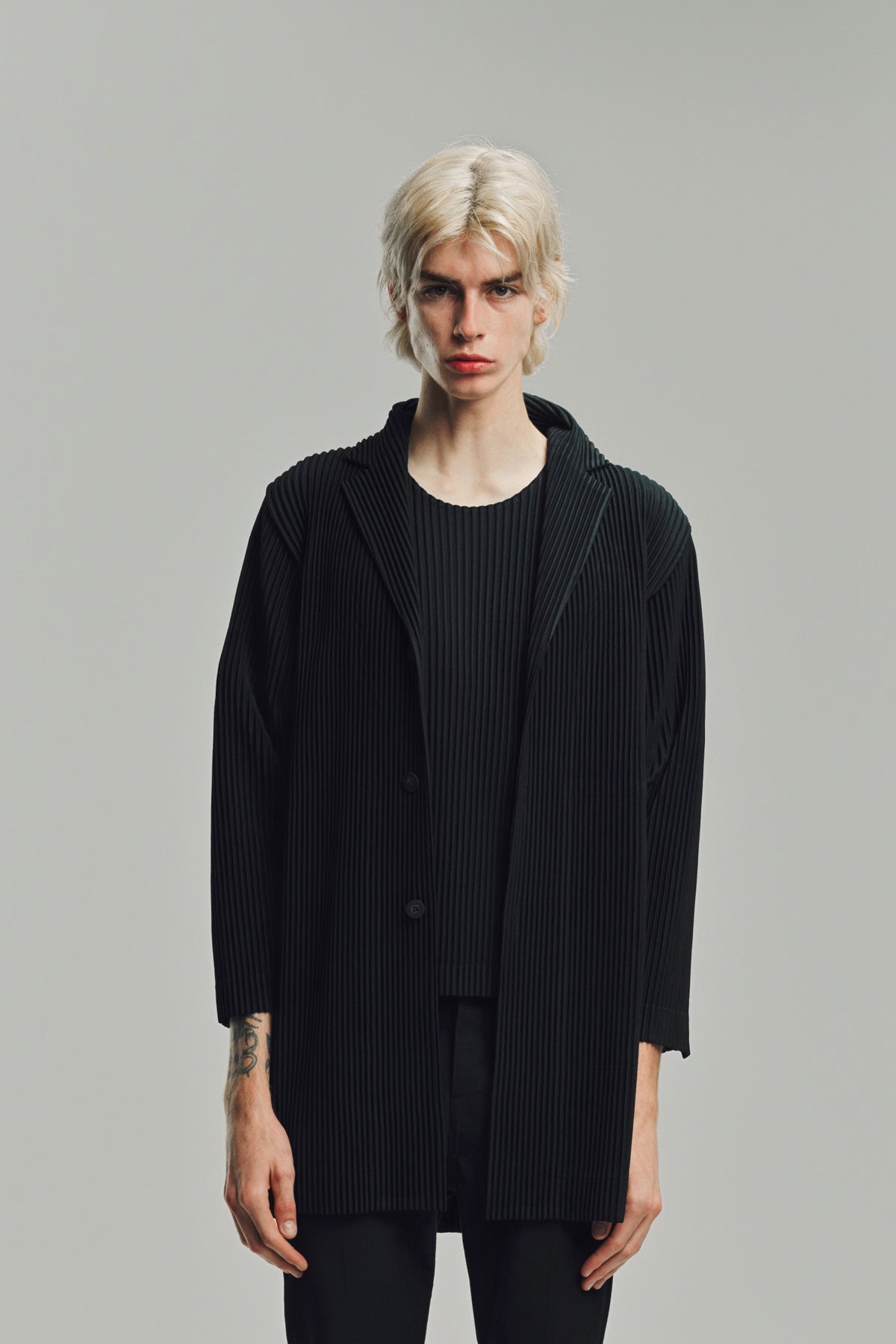 HOMME PLISSÉ ISSEY MIYAKE | BASICS COAT