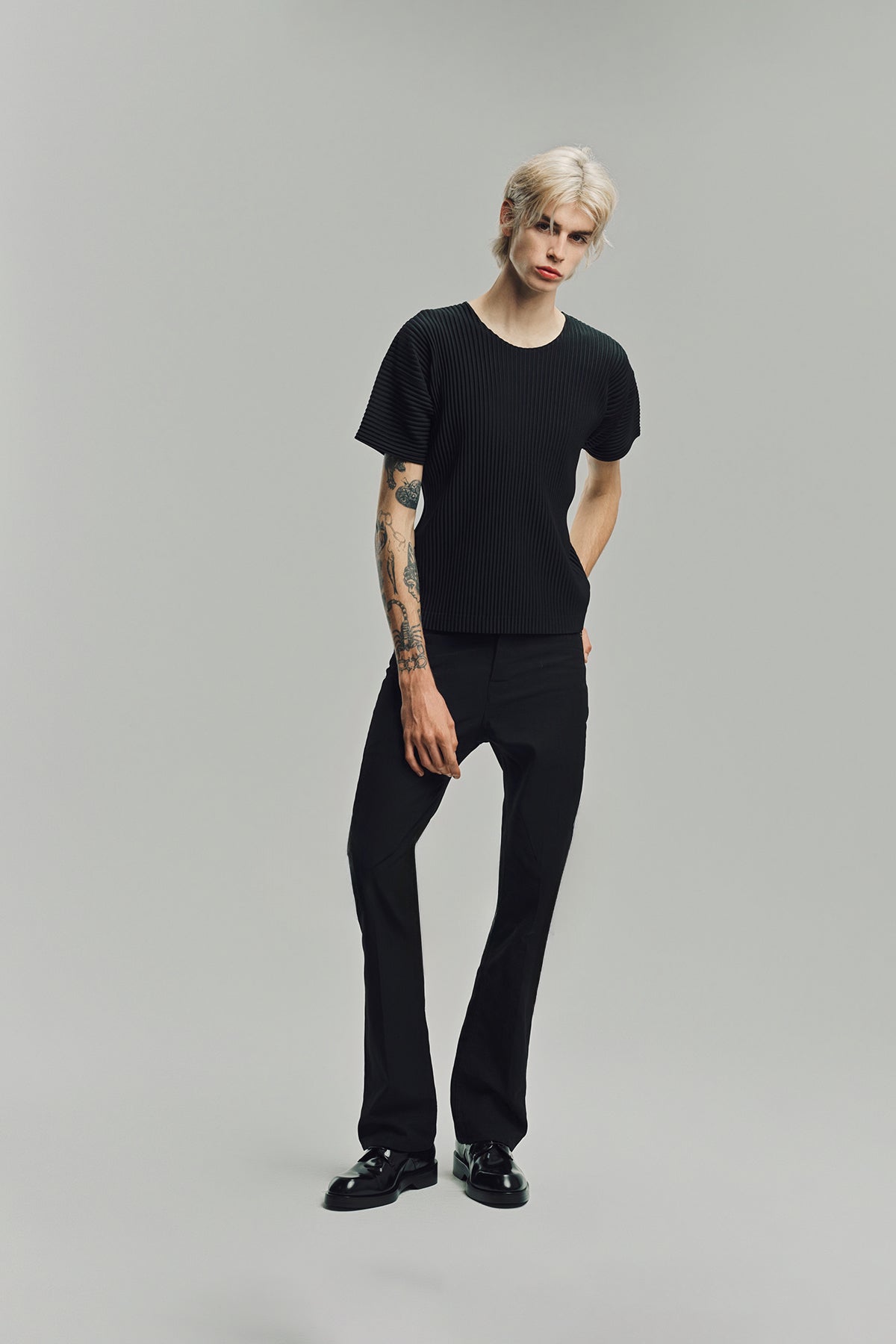 HOMME PLISSÉ ISSEY MIYAKE | BASICS SHORT SLEEVE TEE