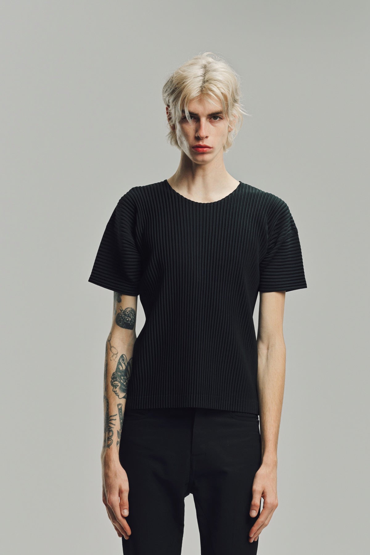 HOMME PLISSÉ ISSEY MIYAKE | BASICS SHORT SLEEVE TEE