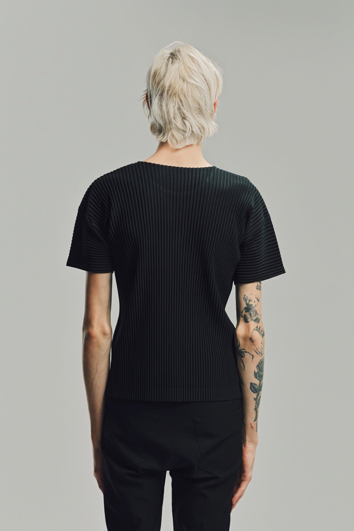 HOMME PLISSÉ ISSEY MIYAKE | BASICS SHORT SLEEVE TEE