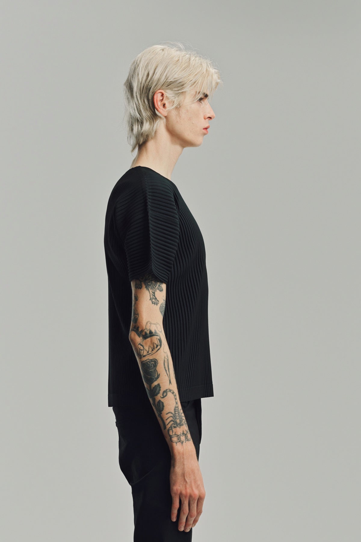 HOMME PLISSÉ ISSEY MIYAKE | BASICS SHORT SLEEVE TEE