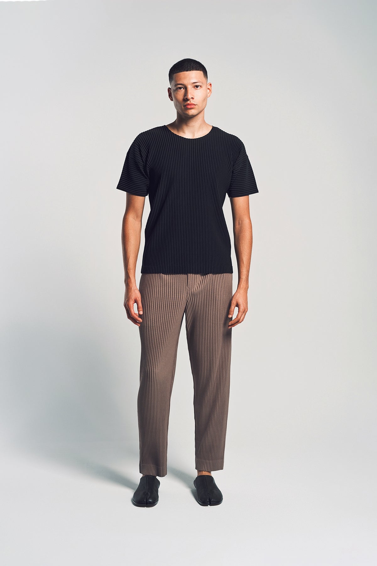 HOMME PLISSÉ ISSEY MIYAKE | BASICS SHORT SLEEVE TEE