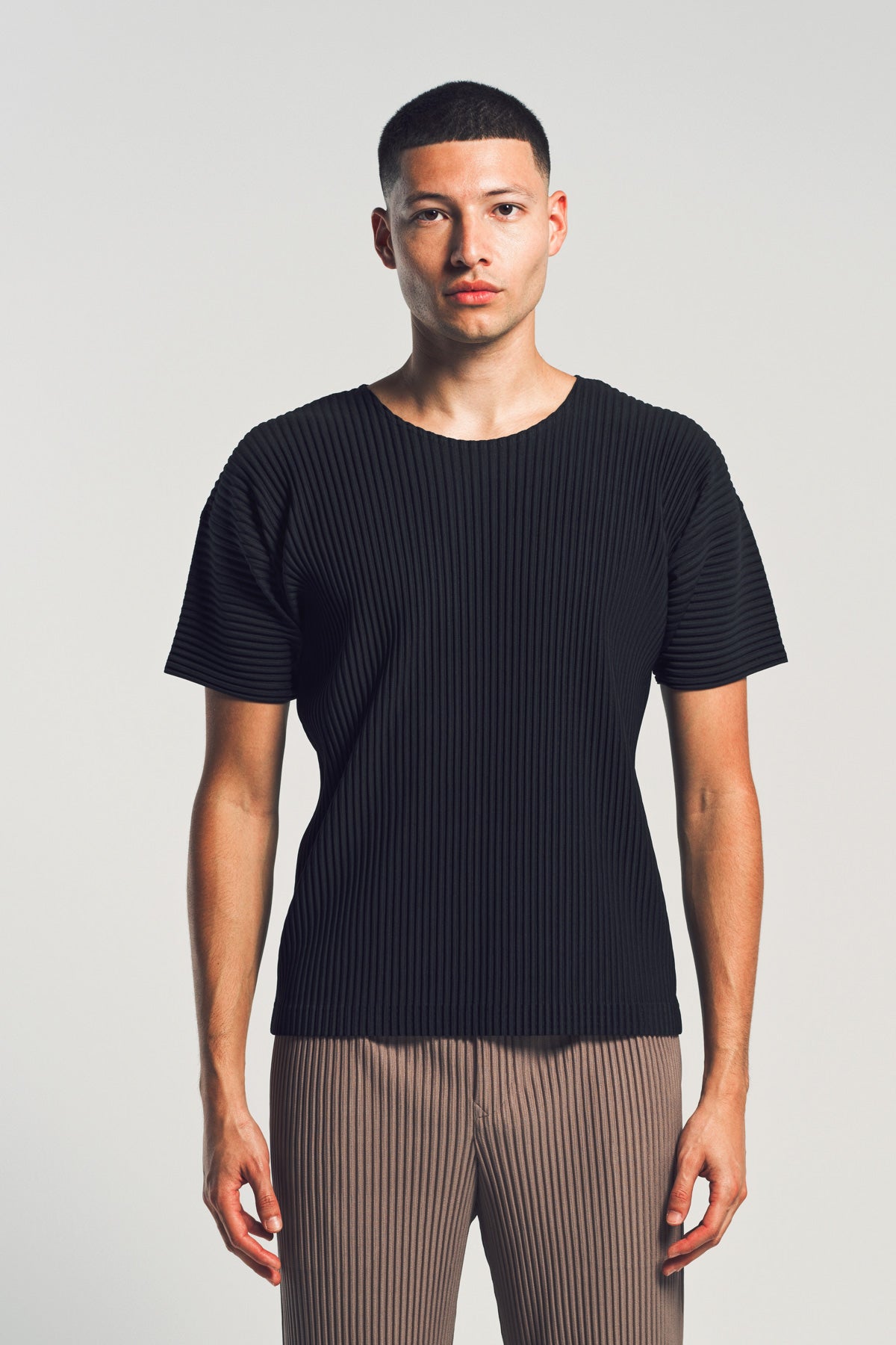 HOMME PLISSÉ ISSEY MIYAKE | BASICS SHORT SLEEVE TEE HOMME PLISSÉ ISSEY MIYAKE | BASICS SHORT SLEEVE TEE