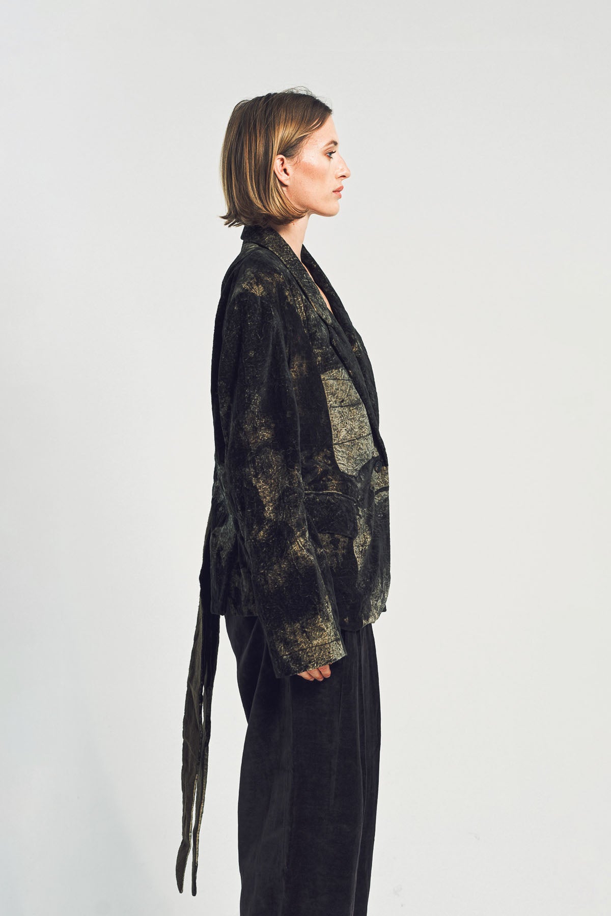 ZIGGY CHEN | CROP 2-BUTTON BLAZER