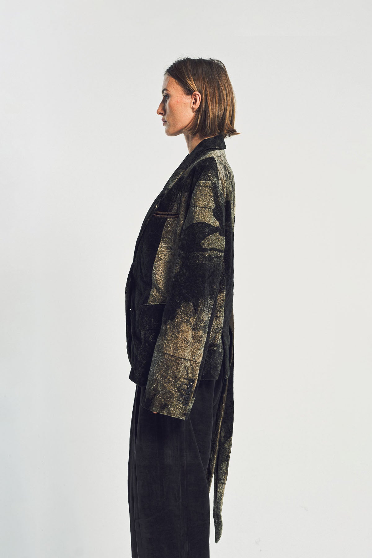 ZIGGY CHEN | CROP 2-BUTTON BLAZER