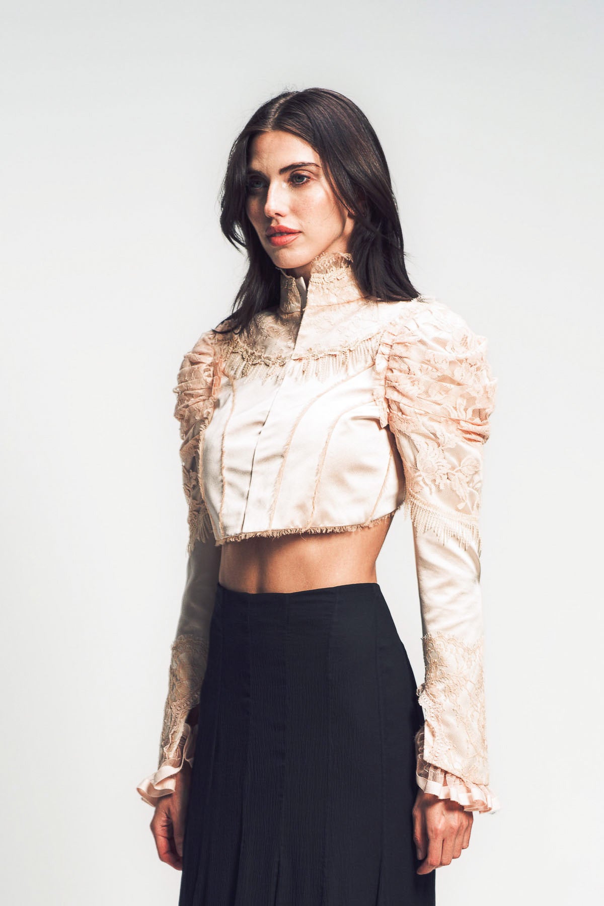 CHLOÉ | CROPPED FITTED JACKET IN SILK DUCHESS SATIN & LACE
