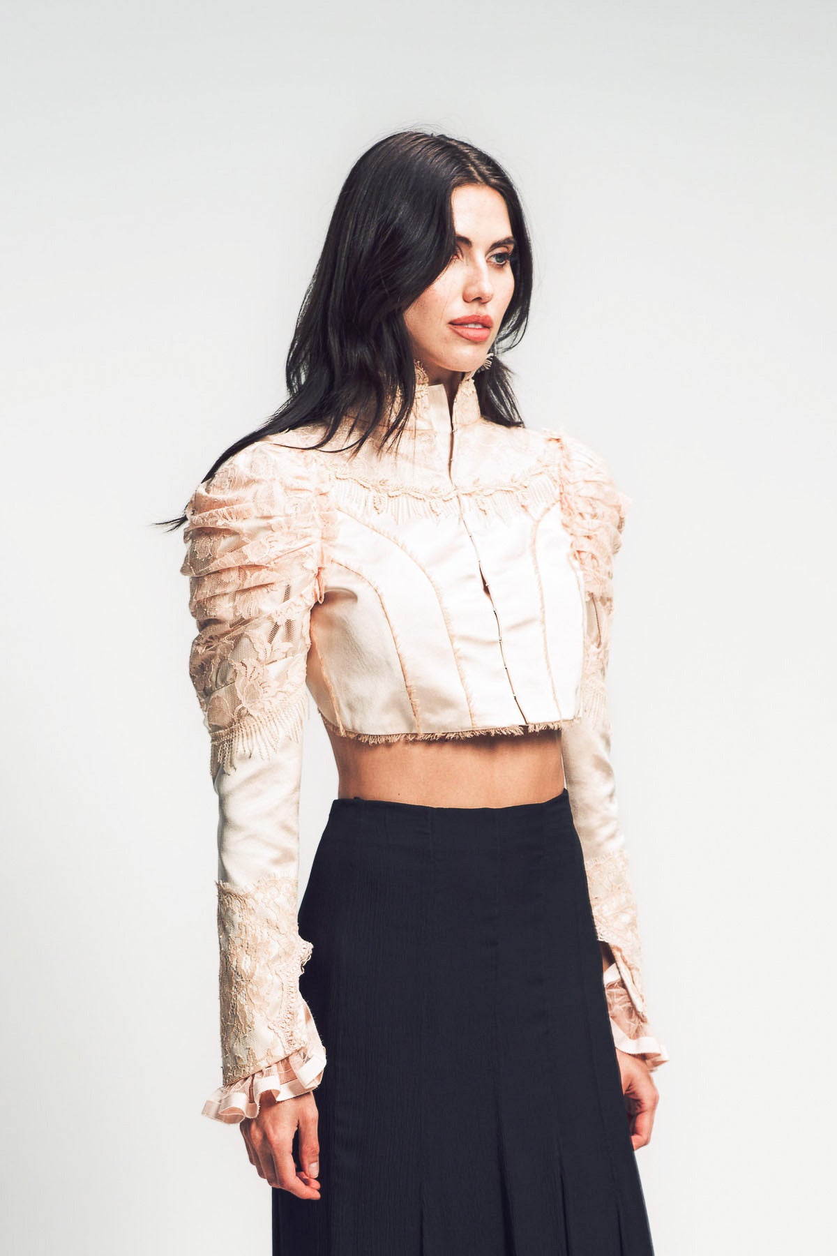 CHLOÉ | CROPPED FITTED JACKET IN SILK DUCHESS SATIN & LACE