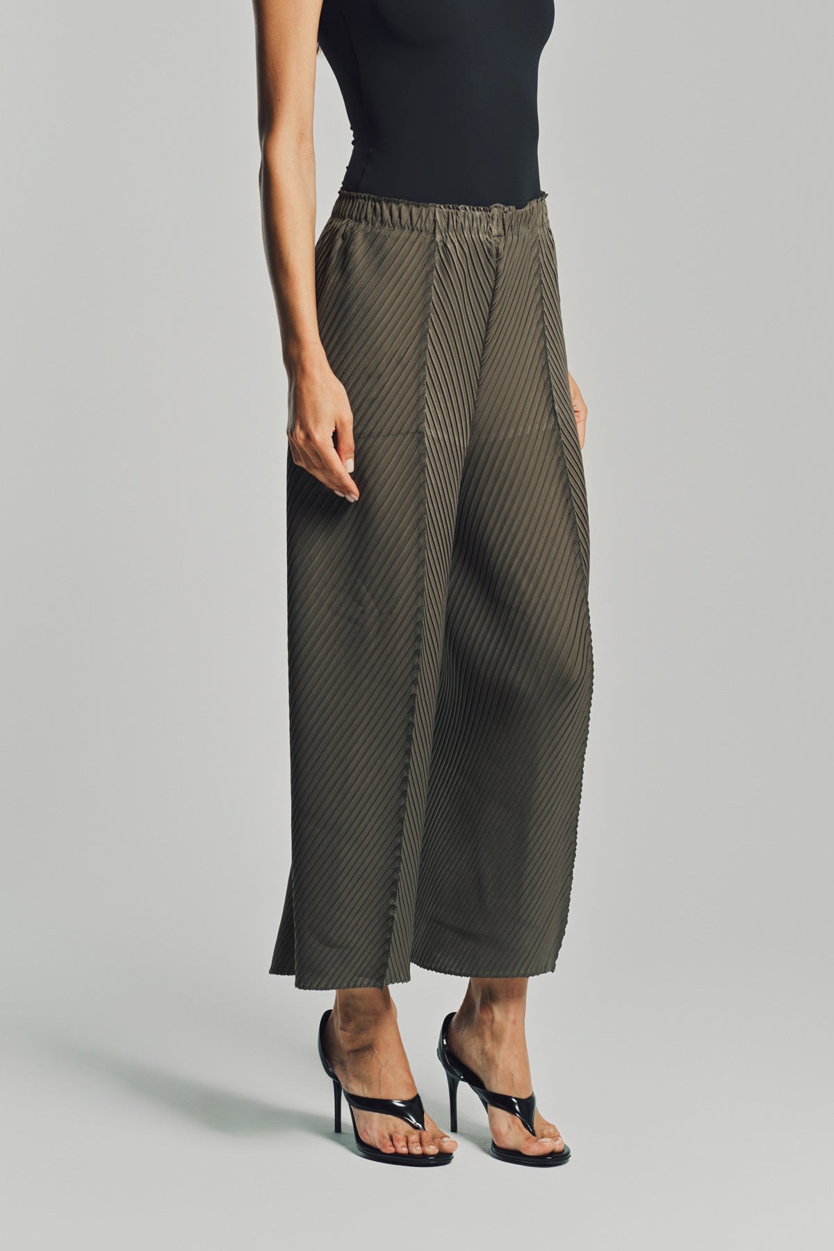 ISSEY MIYAKE | SOFT FOLD PLEATED PANTS