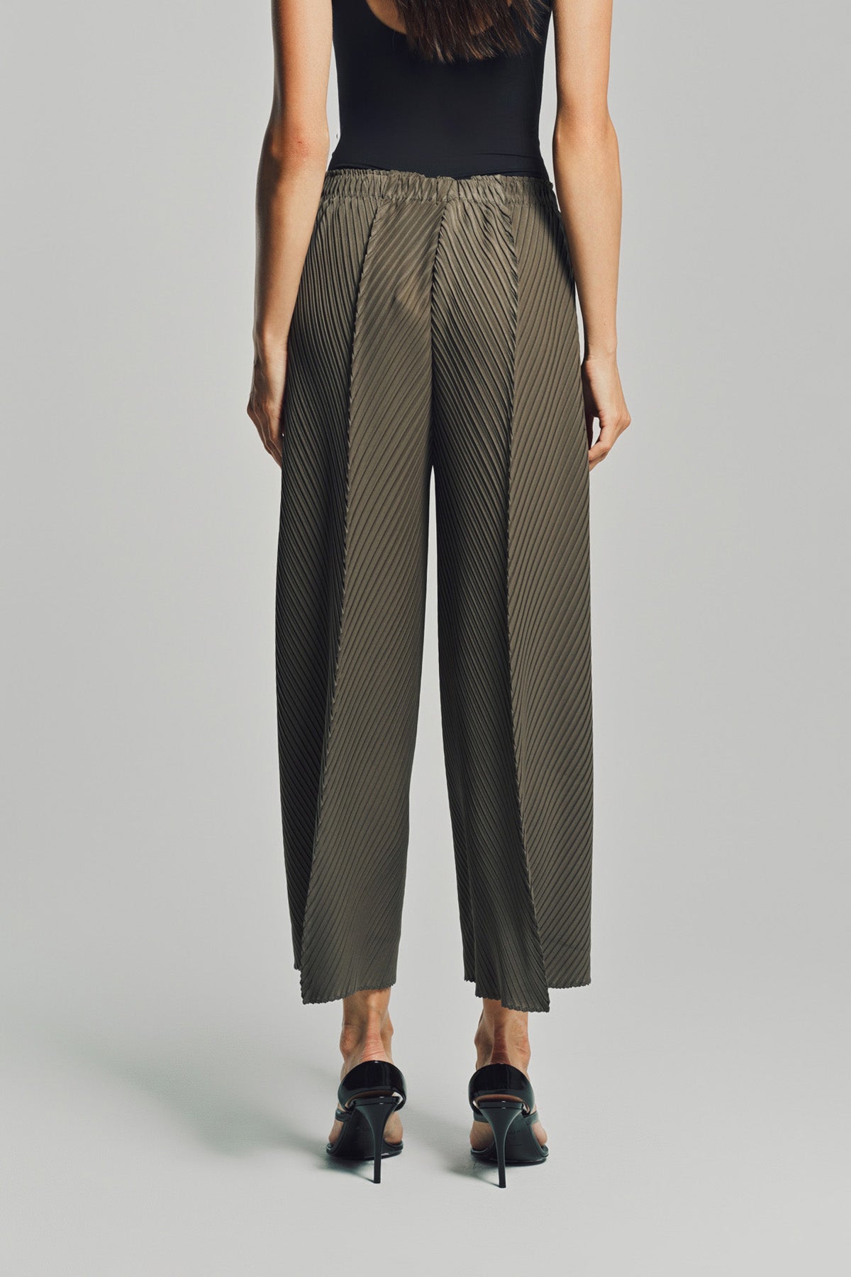 ISSEY MIYAKE | SOFT FOLD PLEATED PANTS