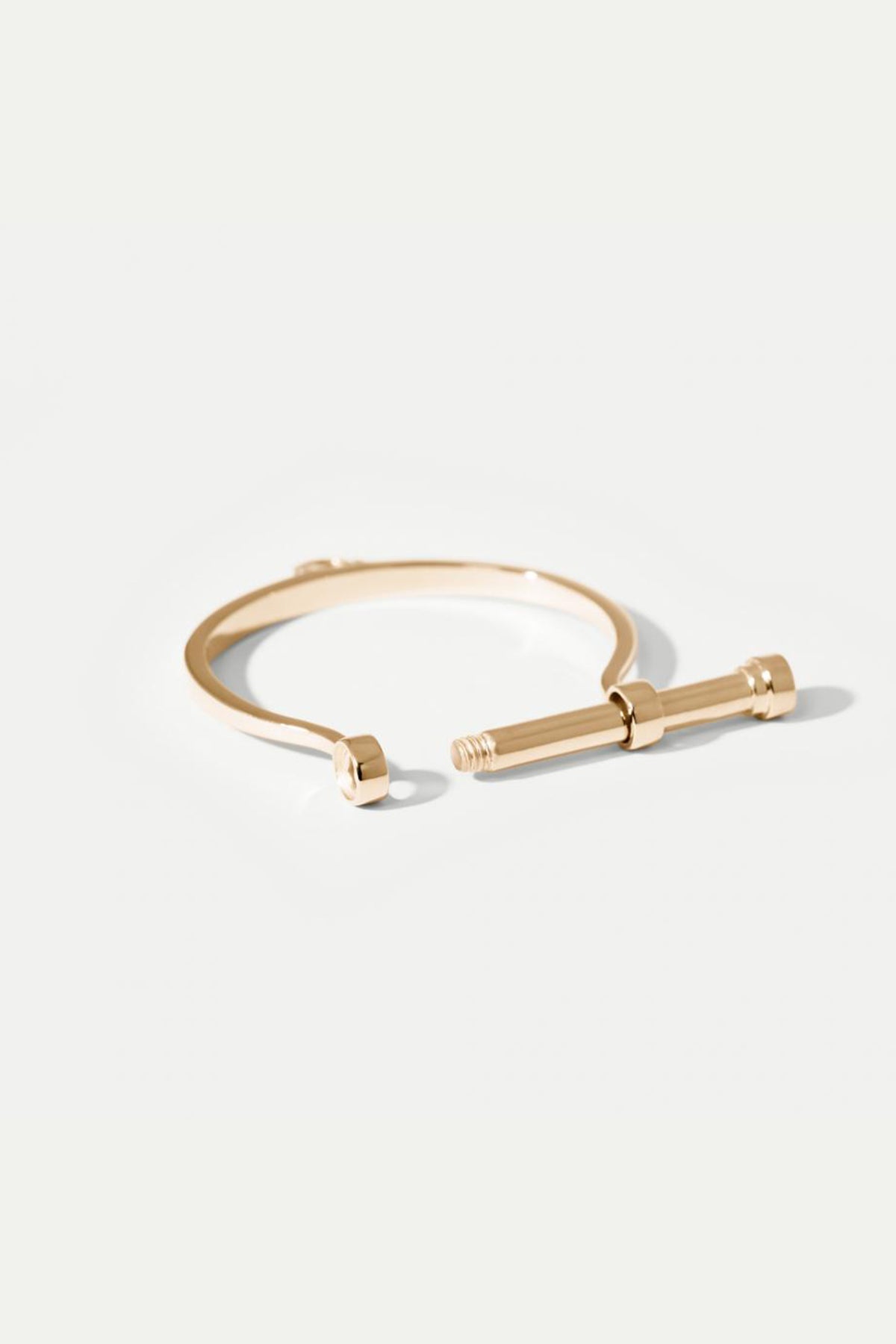HANNAH MARTIN | SINGLE SHACKLE YELLOW GOLD BANGLE