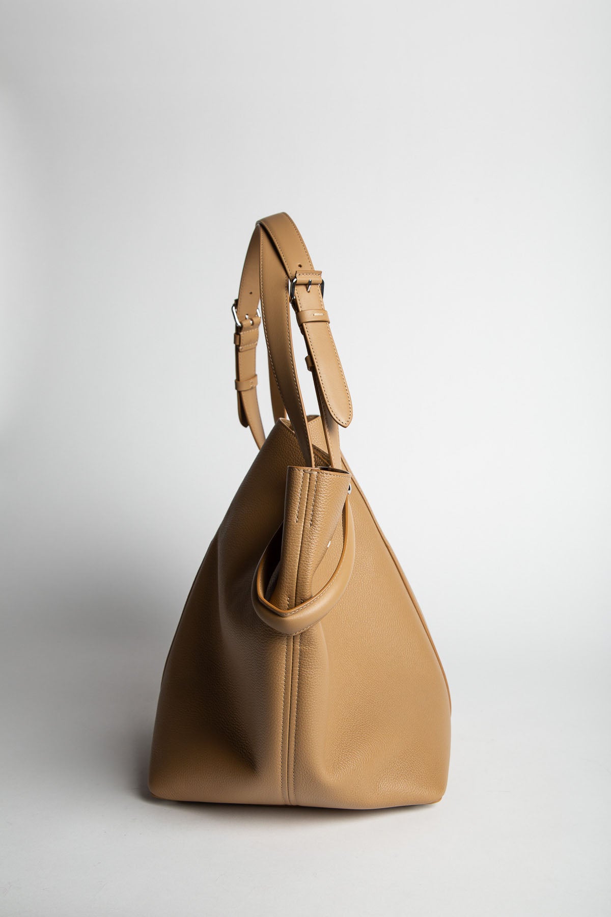 Maison Martin Margiela ×  レザーバッグ Maison Margiela Dress-Age ショルダーバッグ L | ブラック | FARFETCH JP