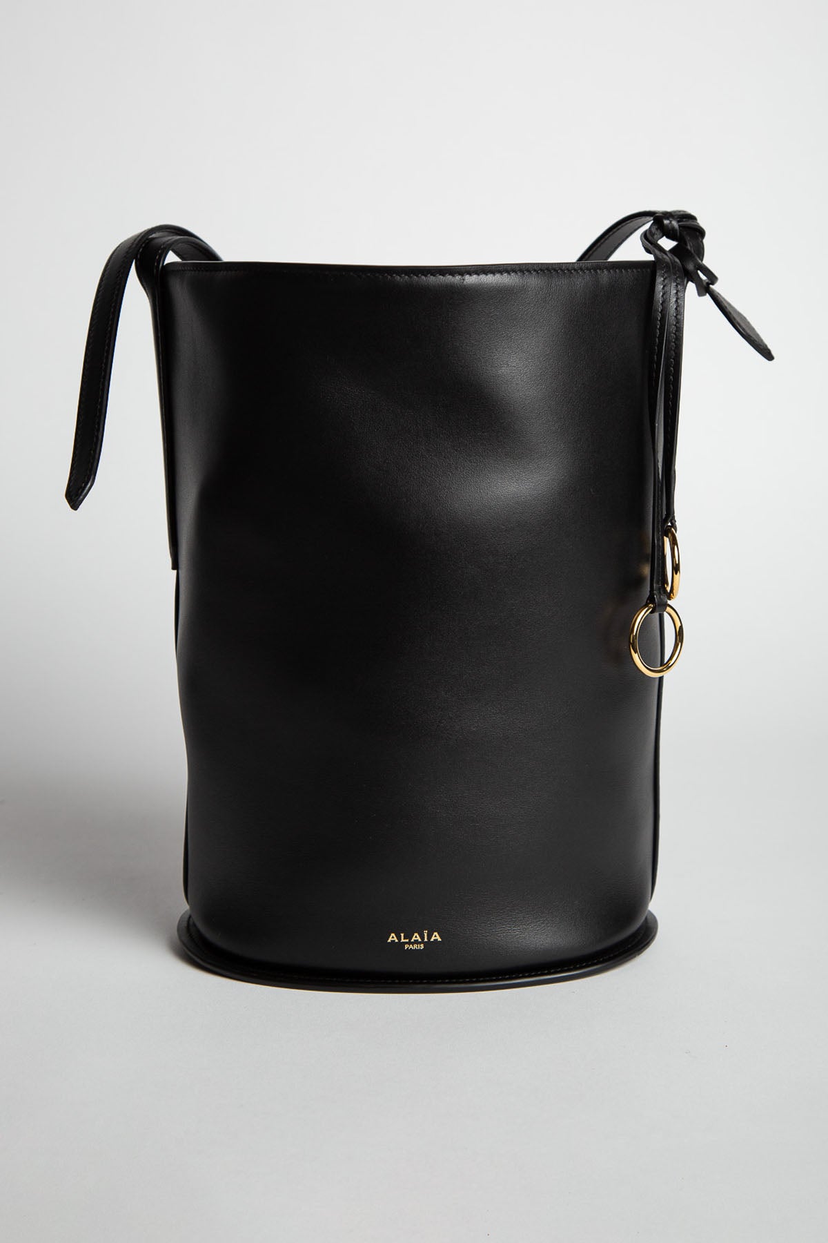 ALAÏA | HIP SMALL BUCKET IN CALFSKIN