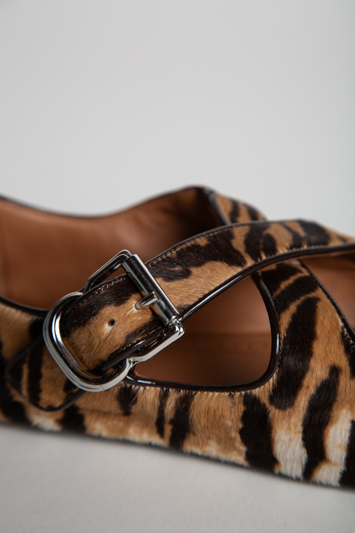 ALAÏA | CRISS CROSS BALLET FLATS IN HAIRCALF