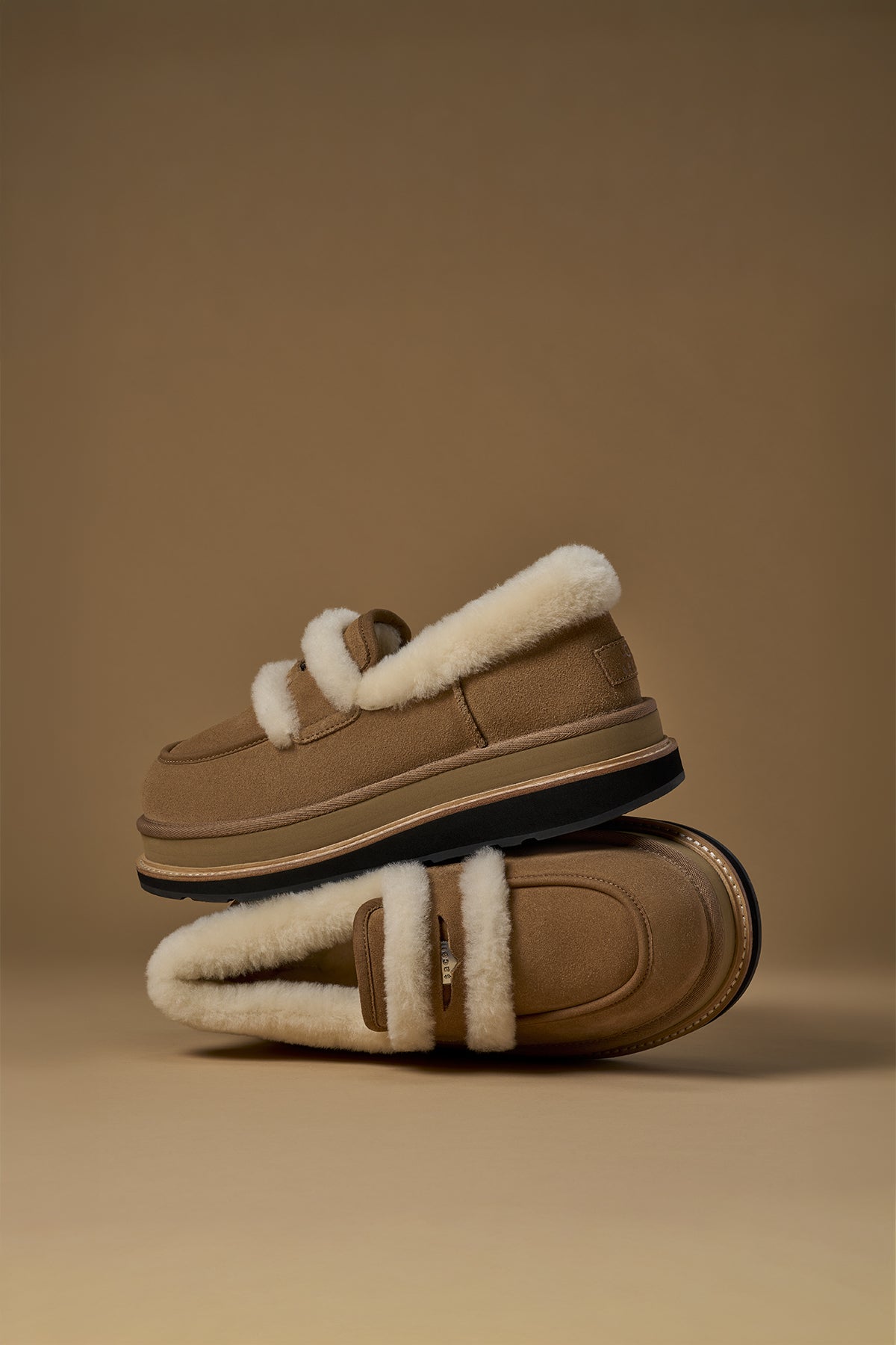 SACAI | WOMEN'S UGG LOAFERS
