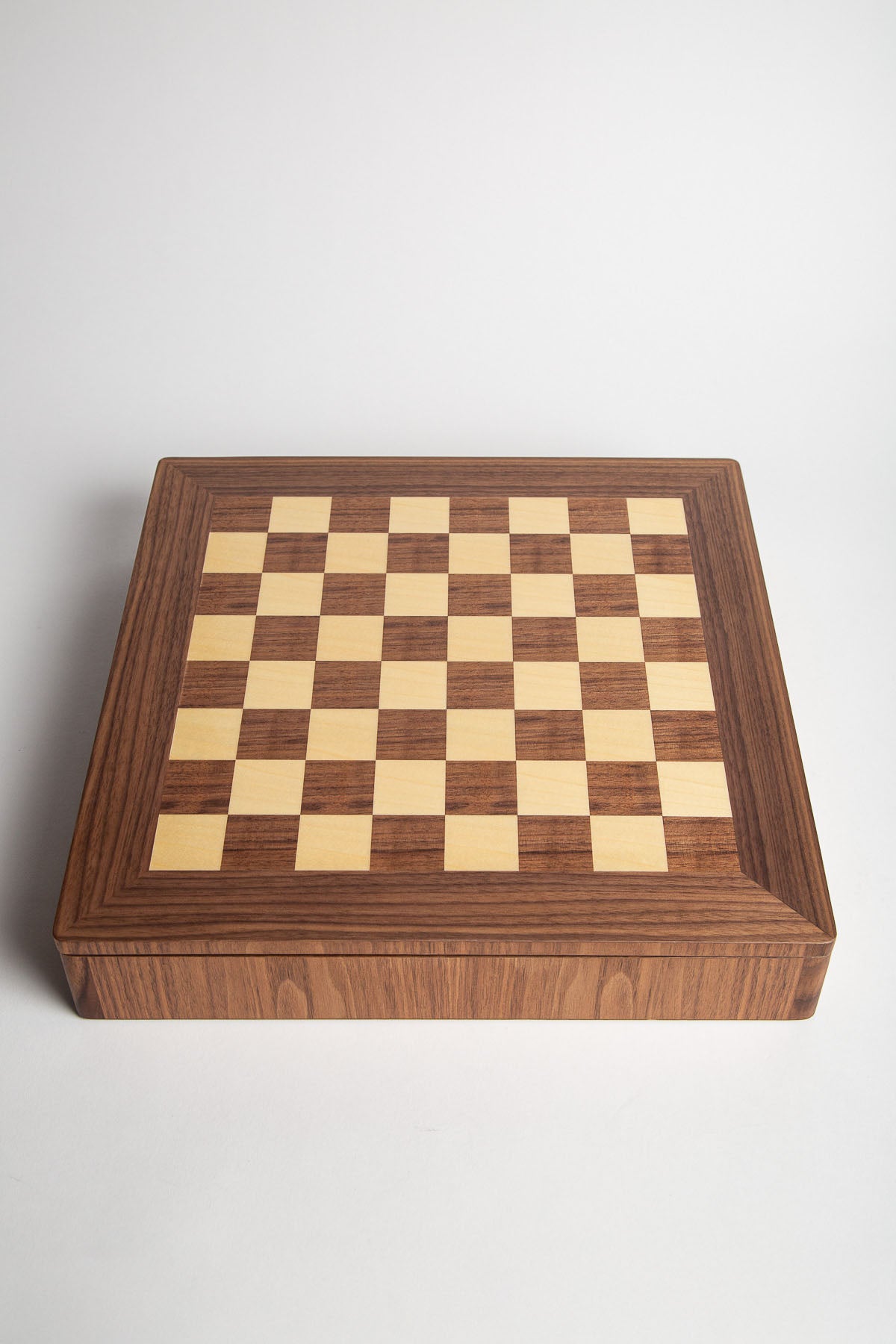 AGRESTI | WALNUT CHESS SET
