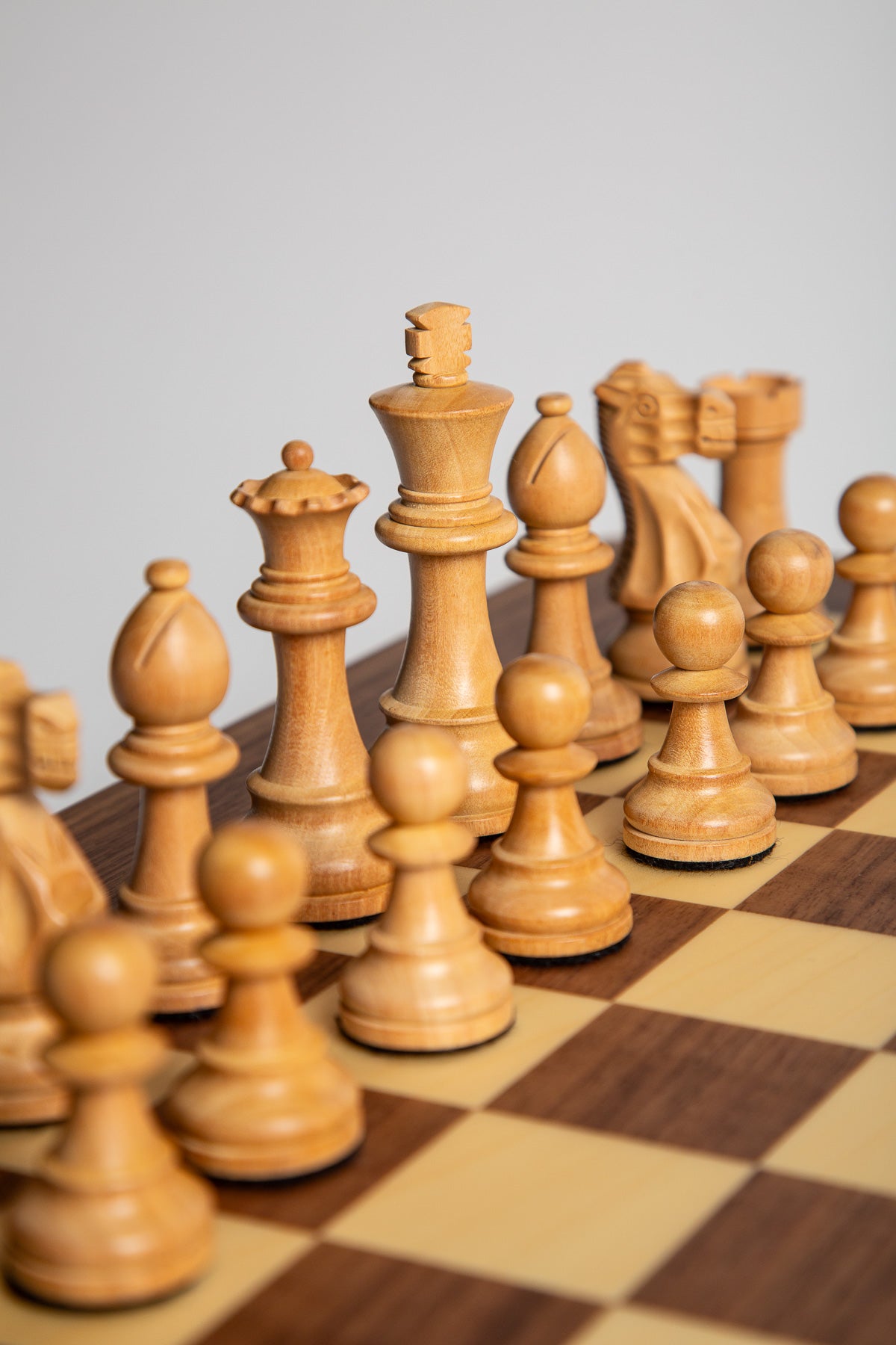 AGRESTI | WALNUT CHESS SET