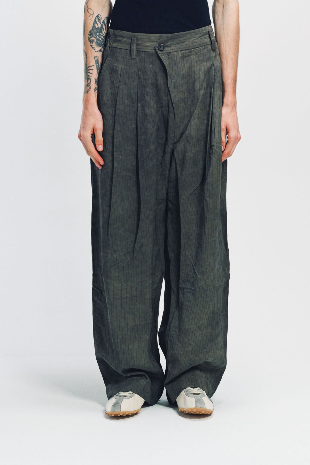 ZIGGY CHEN | DROP CROTCH PLEATED TROUSERS