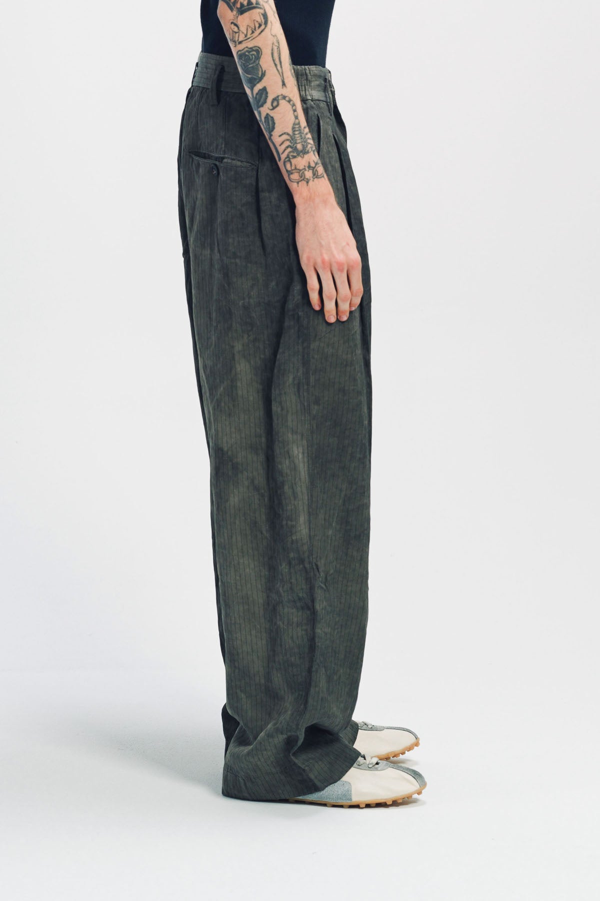 ZIGGY CHEN | DROP CROTCH PLEATED TROUSERS