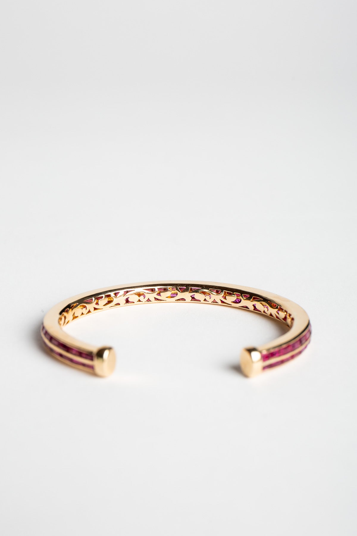 ADI HANDMADE | YELLOW GOLD AND RUBY BRACELET
