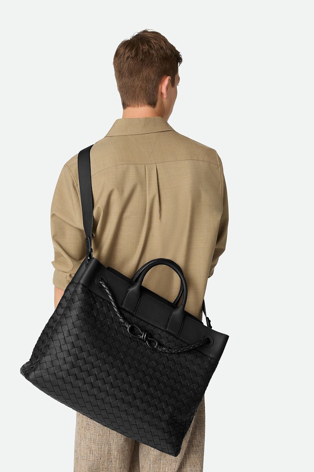 Bottega Veneta ブラックバック Bottega Veneta Men's Intrecciato Zip North-South Tote Bag | Neiman