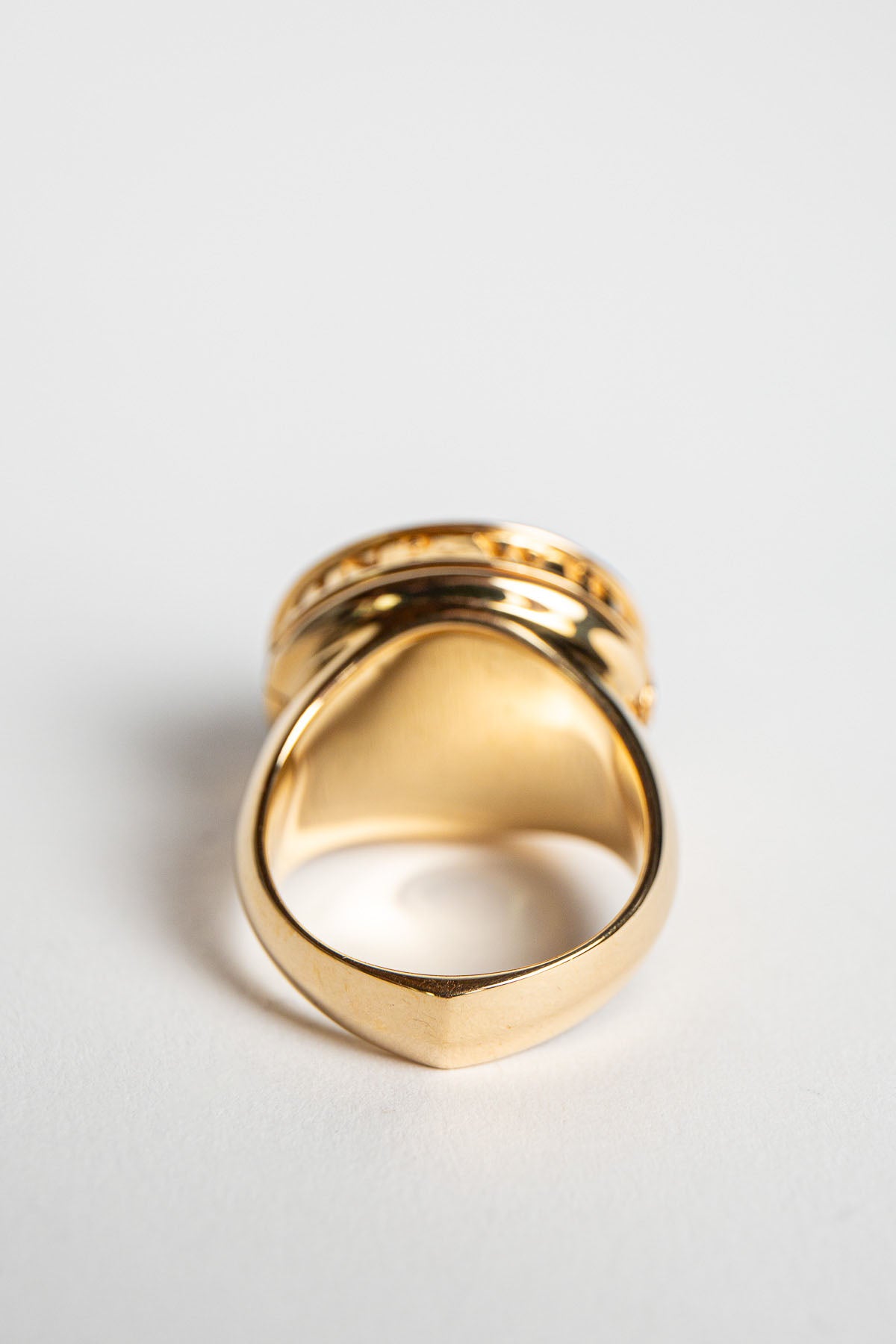 STEPHEN WEBSTER | 18K YELLOW GOLD POISON SKULL RING