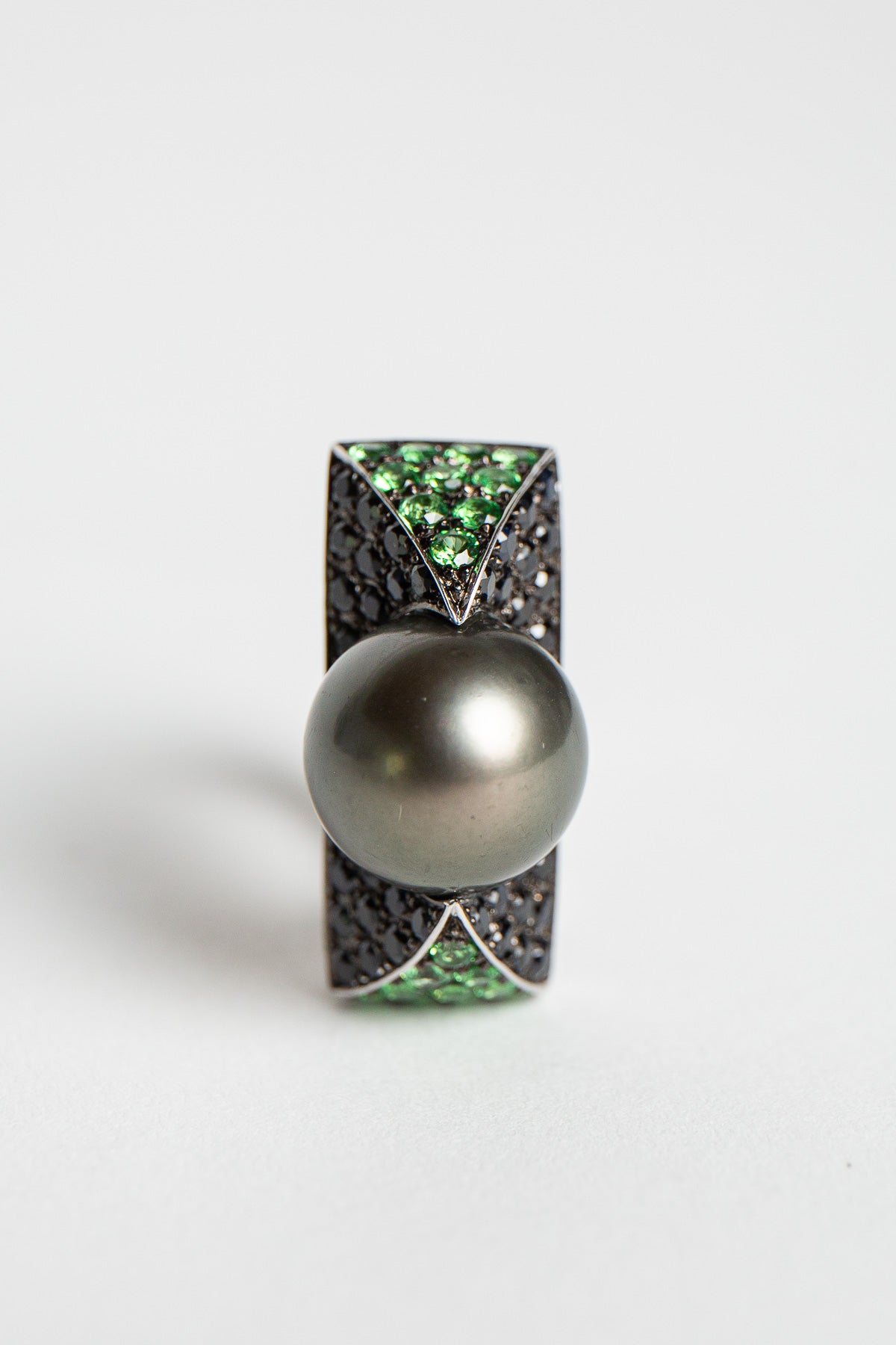 STEPHEN WEBSTER | 18K WHITE GOLD BLACK WIDOW MULTI-STONE RING