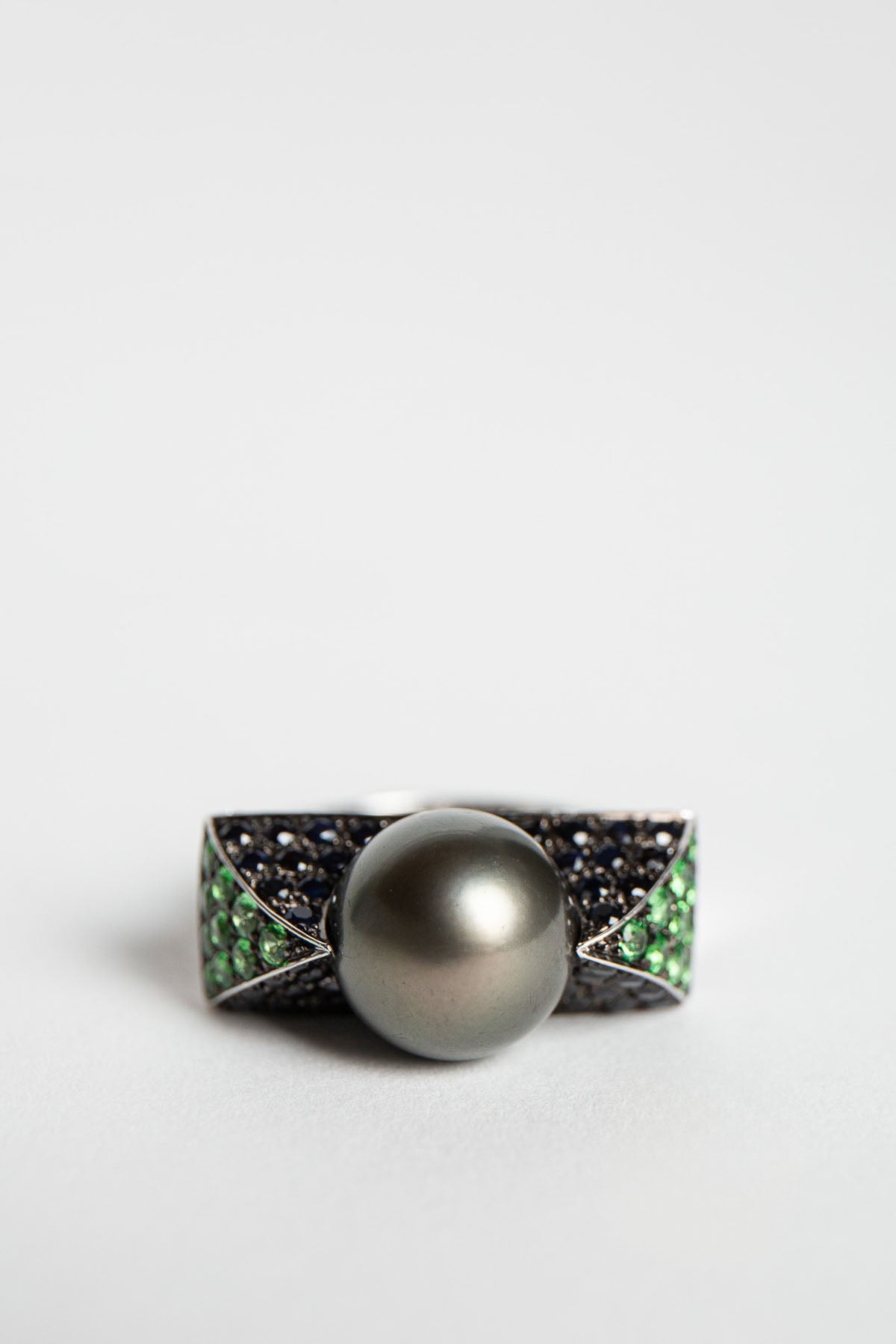 STEPHEN WEBSTER | 18K WHITE GOLD BLACK WIDOW MULTI-STONE RING