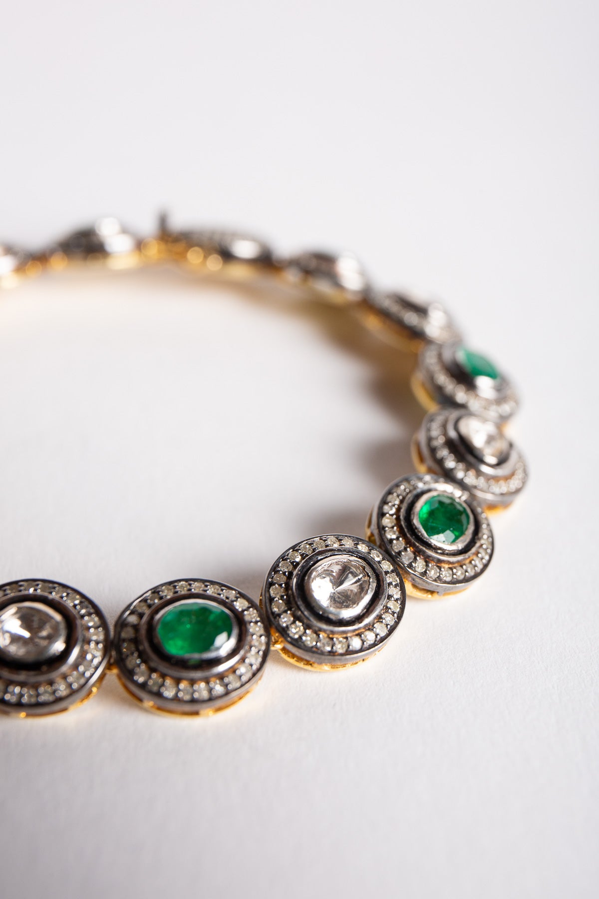 AMRAPALI LONDON | YELLOW GOLD, STERLING SILVER, EMERALD & DIAMOND BRACELET