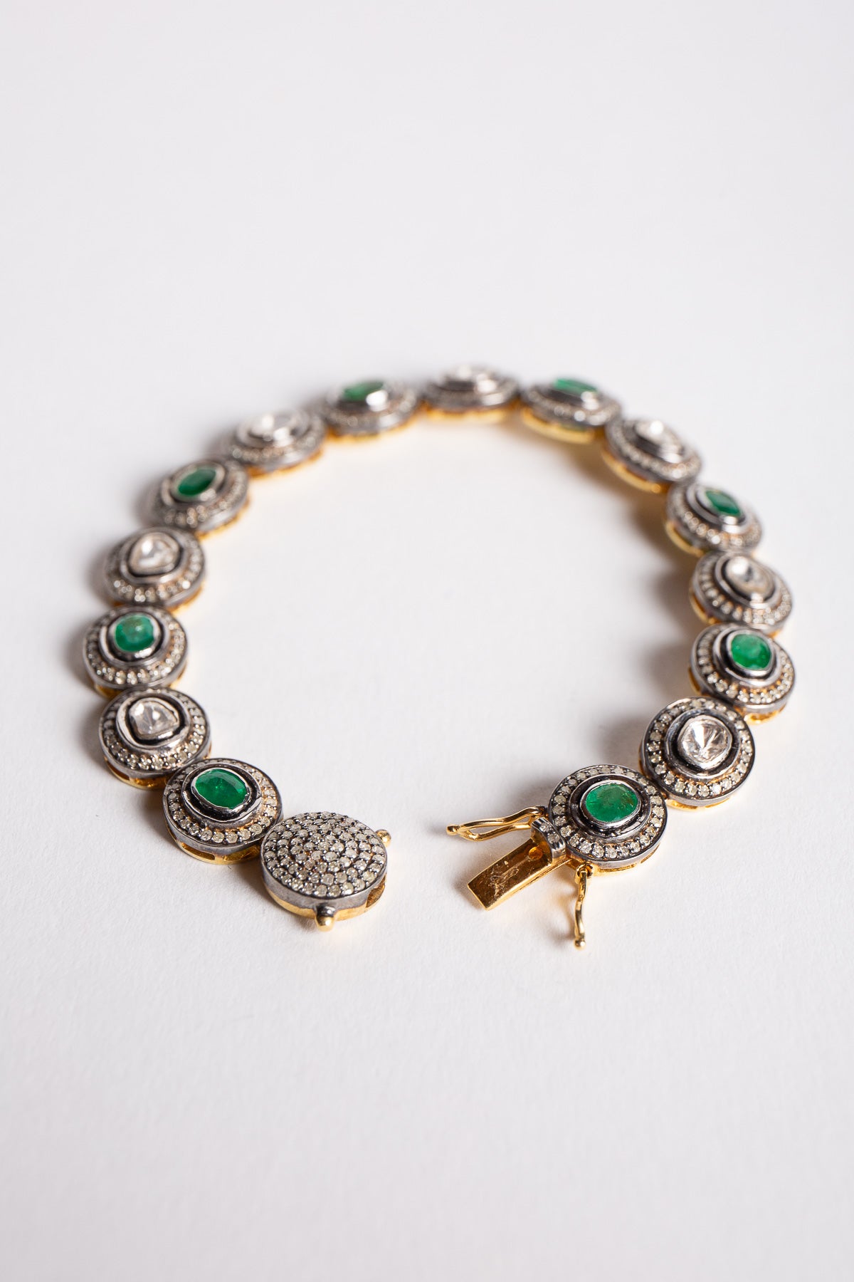 AMRAPALI LONDON | YELLOW GOLD, STERLING SILVER, EMERALD & DIAMOND BRACELET