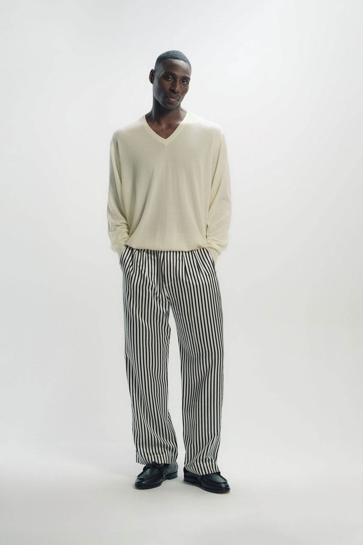 トムフォード　コットンリネンスラックス　TOM FORD TOM FORD | BATON STRIPE FLUID SILK PLEATED LOUNGE PANTS