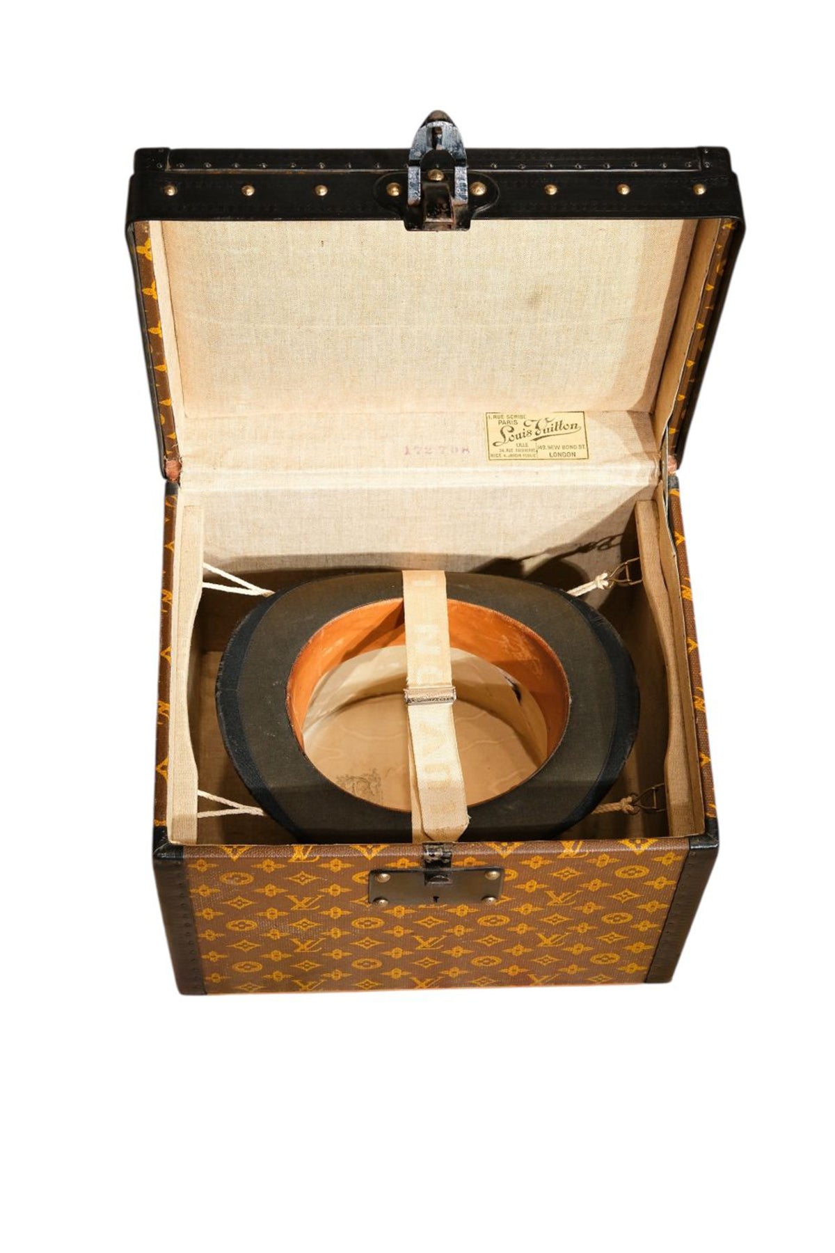 BAGGAGE COLLECTION | LOUIS VUITTON HATS TRUNK C.1910