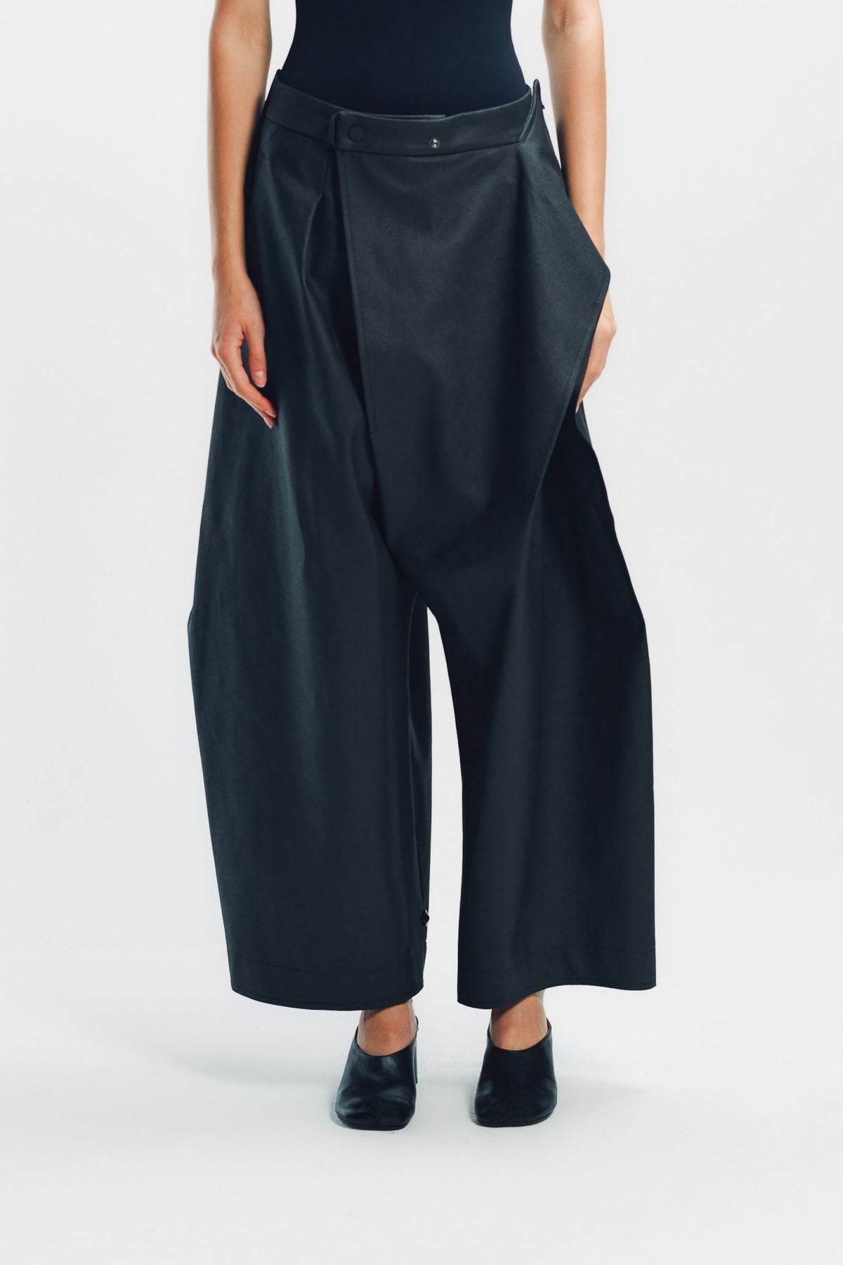 ISSEY MIYAKE | PRONOUNCED BODY PANTS