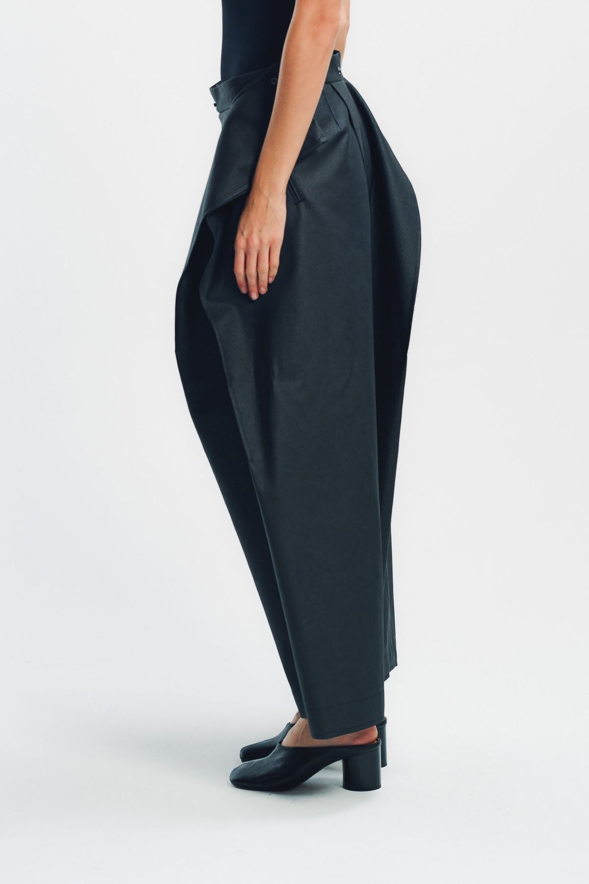 ISSEY MIYAKE | PRONOUNCED BODY PANTS