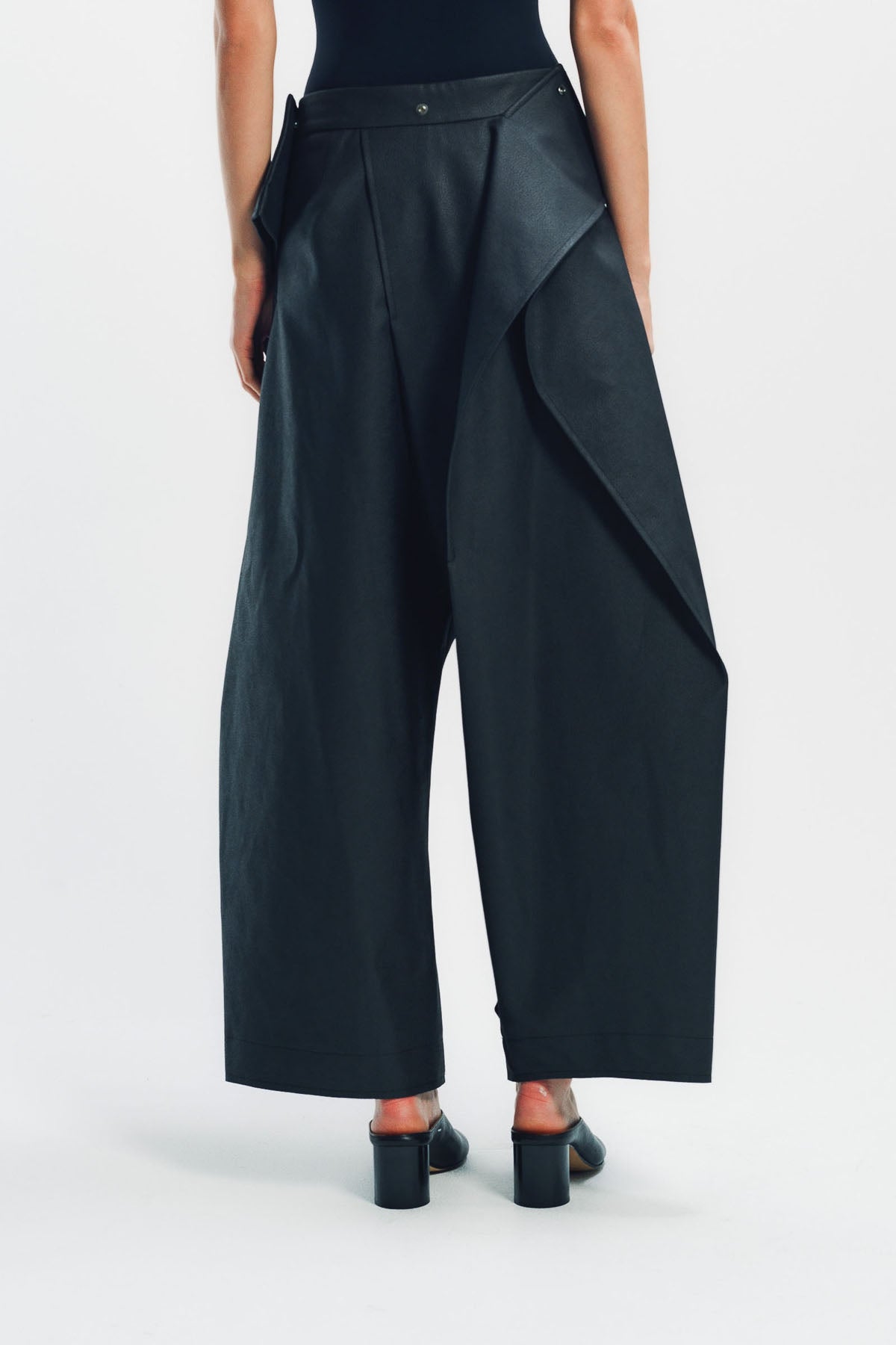 ISSEY MIYAKE パンツ ISSEY MIYAKE | PRONOUNCED BODY PANTS