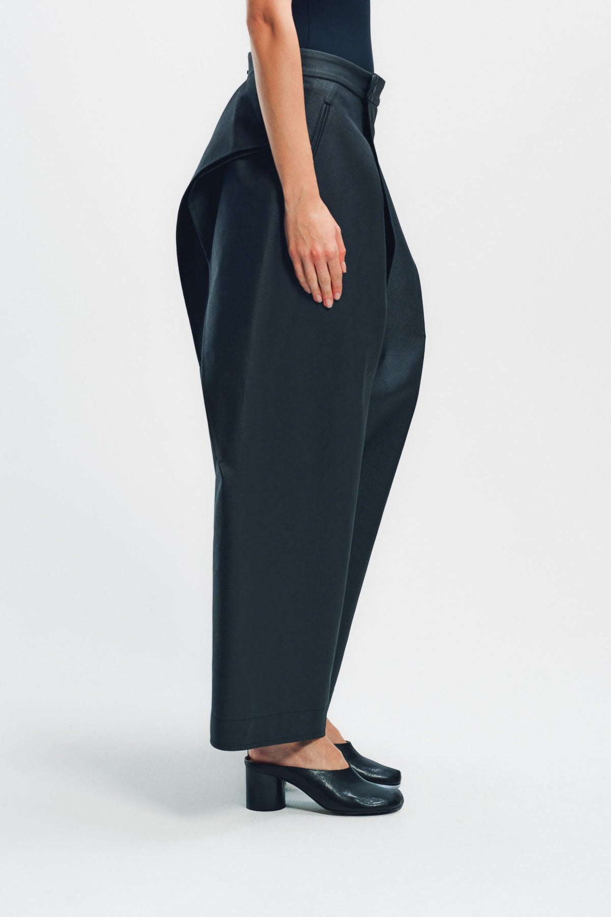 ISSEY MIYAKE | PRONOUNCED BODY PANTS