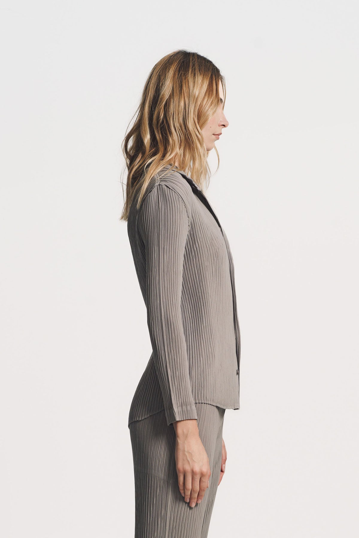 ISSEY MIYAKE 半袖トップス NEW COLORFUL BASICS 4 – ISSEY MIYAKE ONLINE STORE